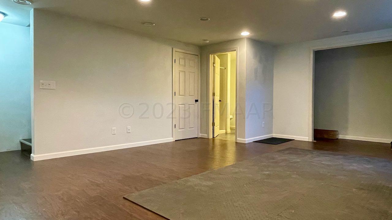 (28) Family Room