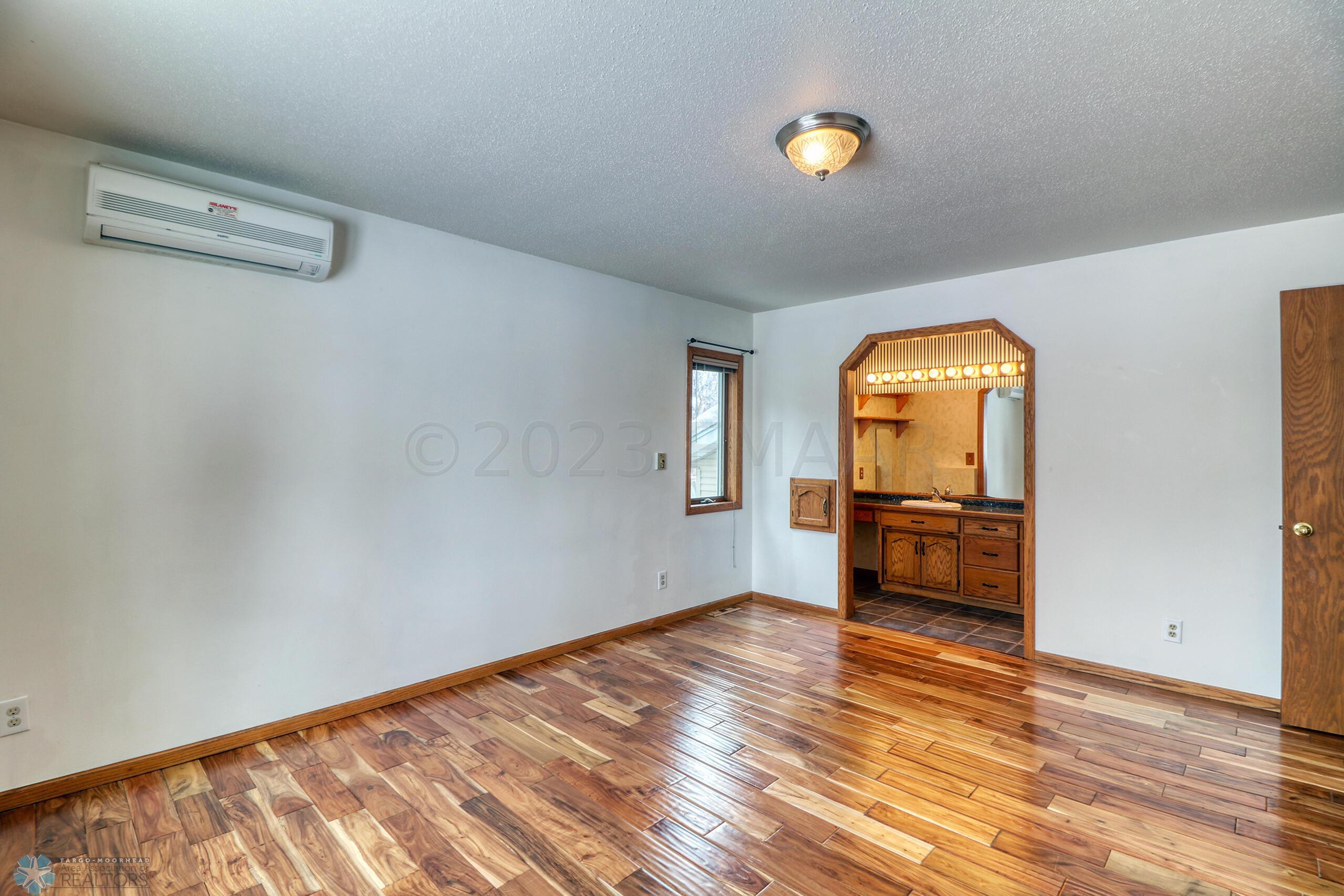 Master Bedroom1_3