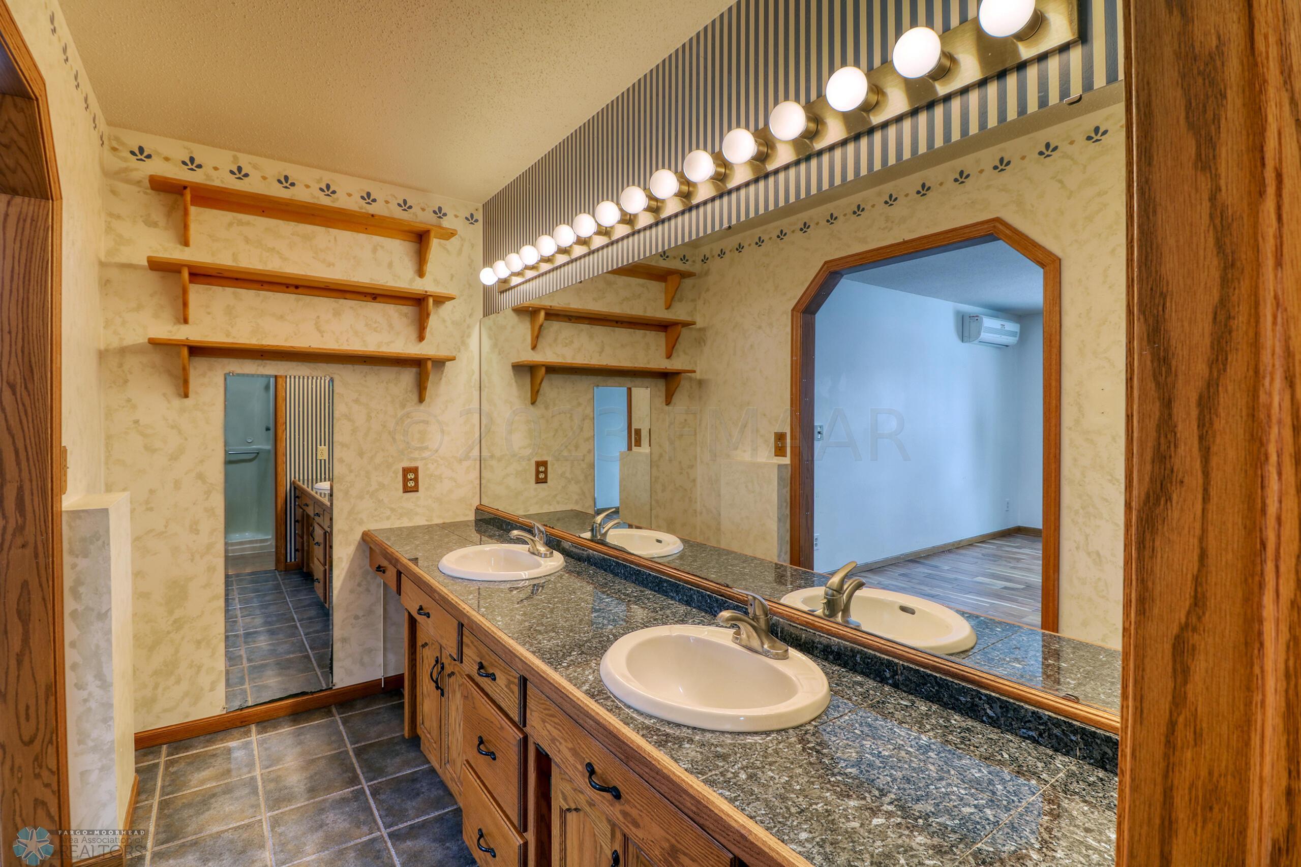 Master Bathroom1_2