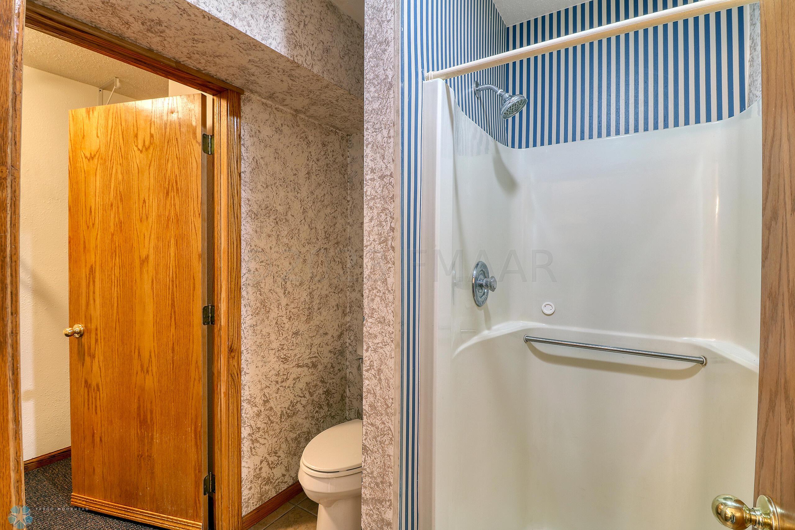 Master Bathroom1_3