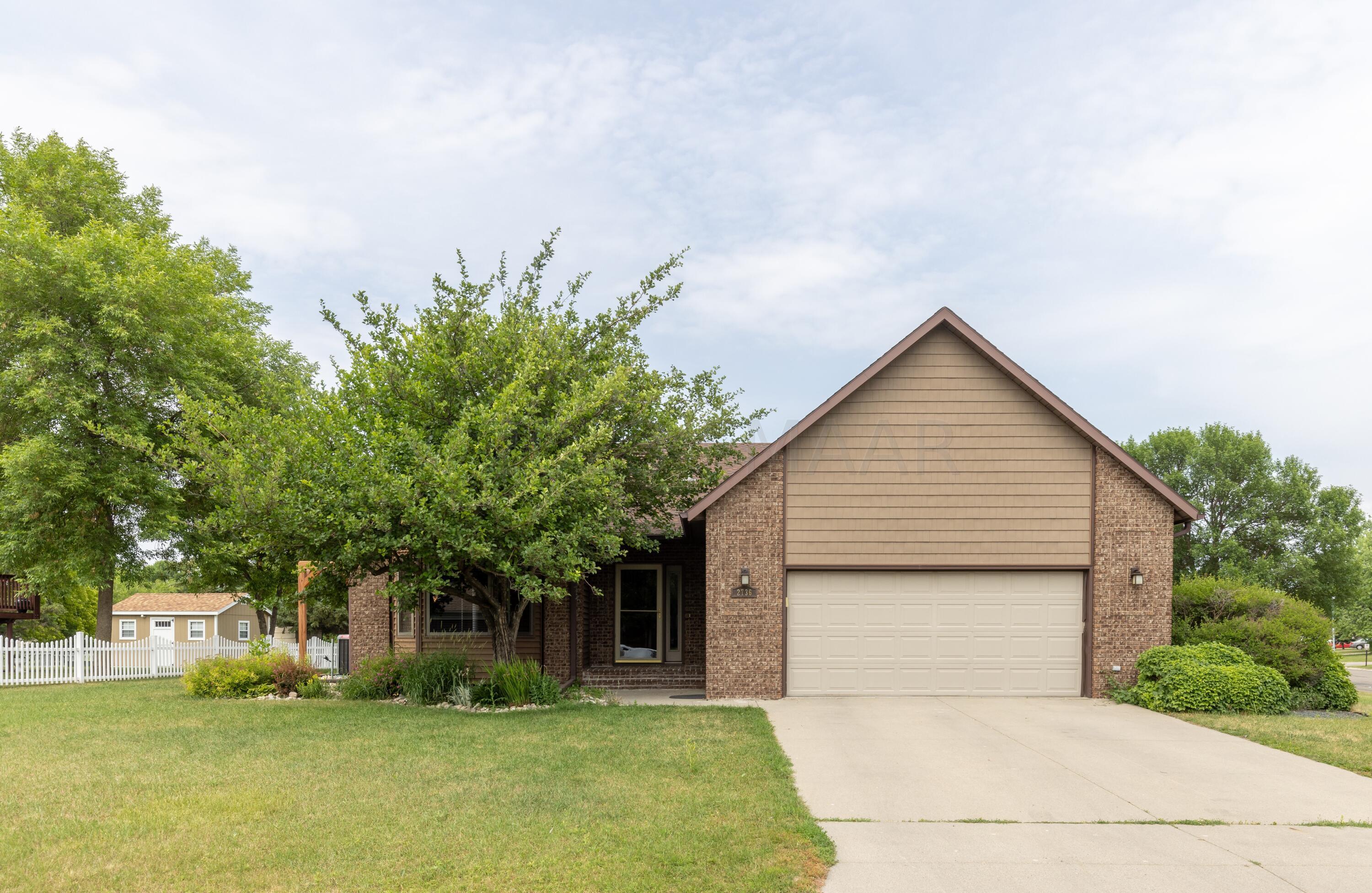 2736 Village Green Dr