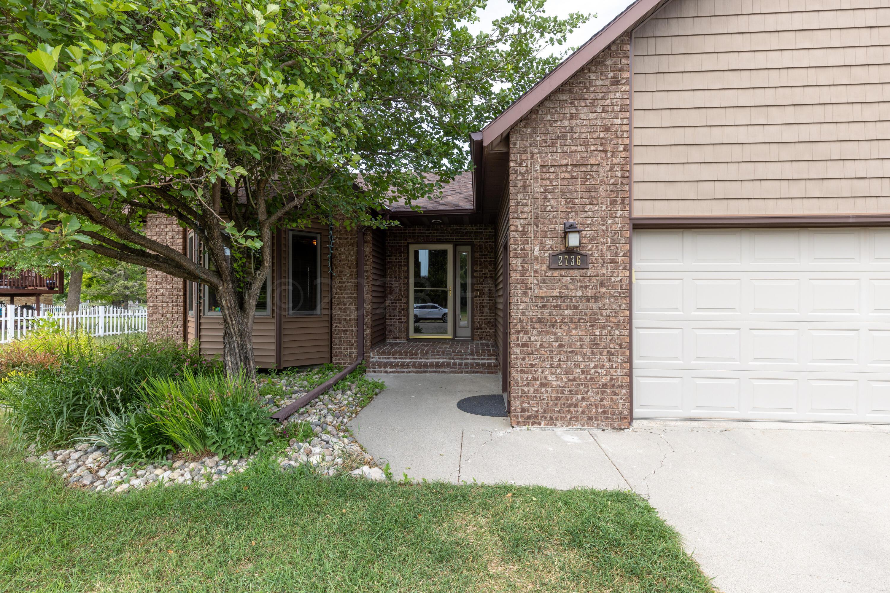 2736 Village Green Dr