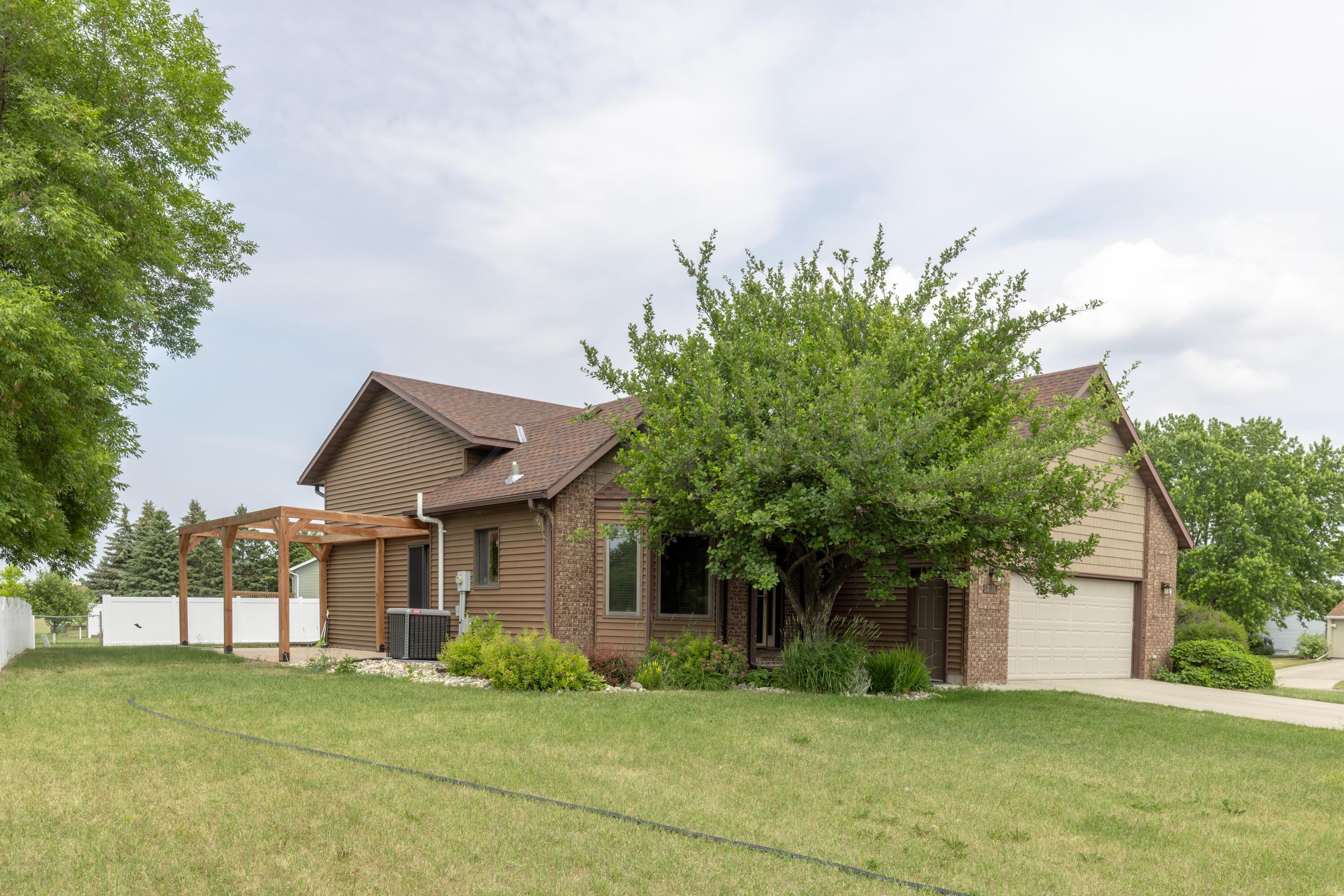 2736 Village Green Dr