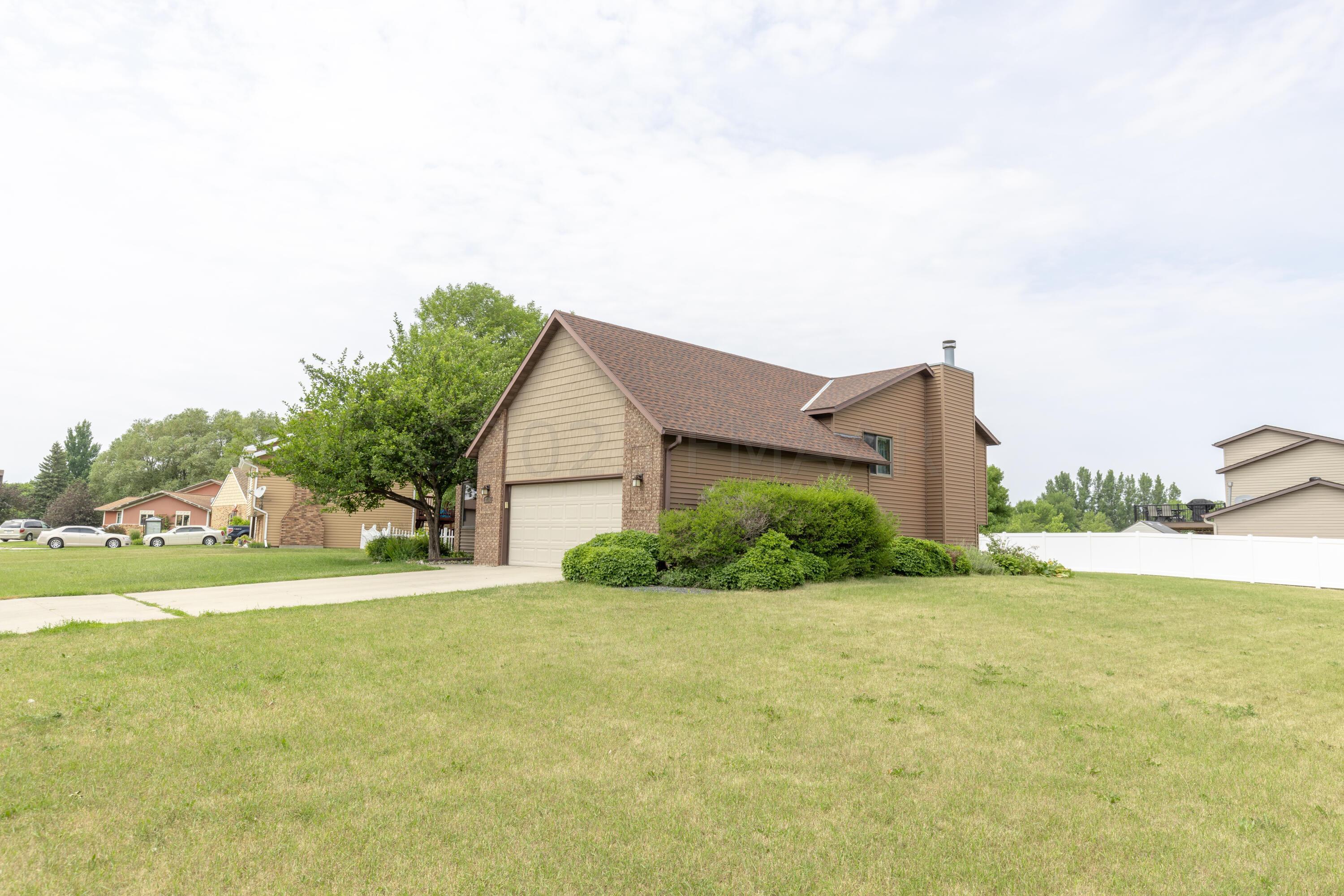 2736 Village Green Dr