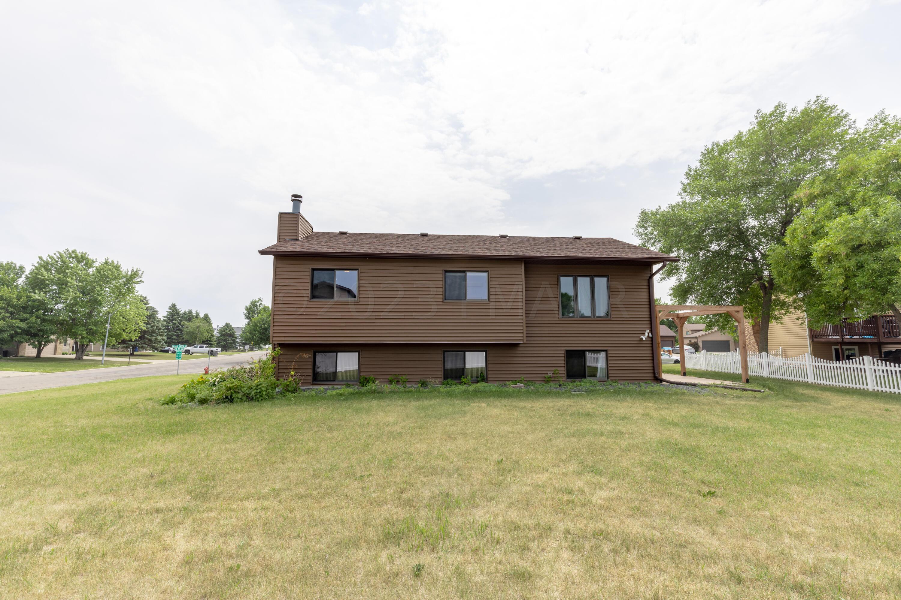 2736 Village Green Dr