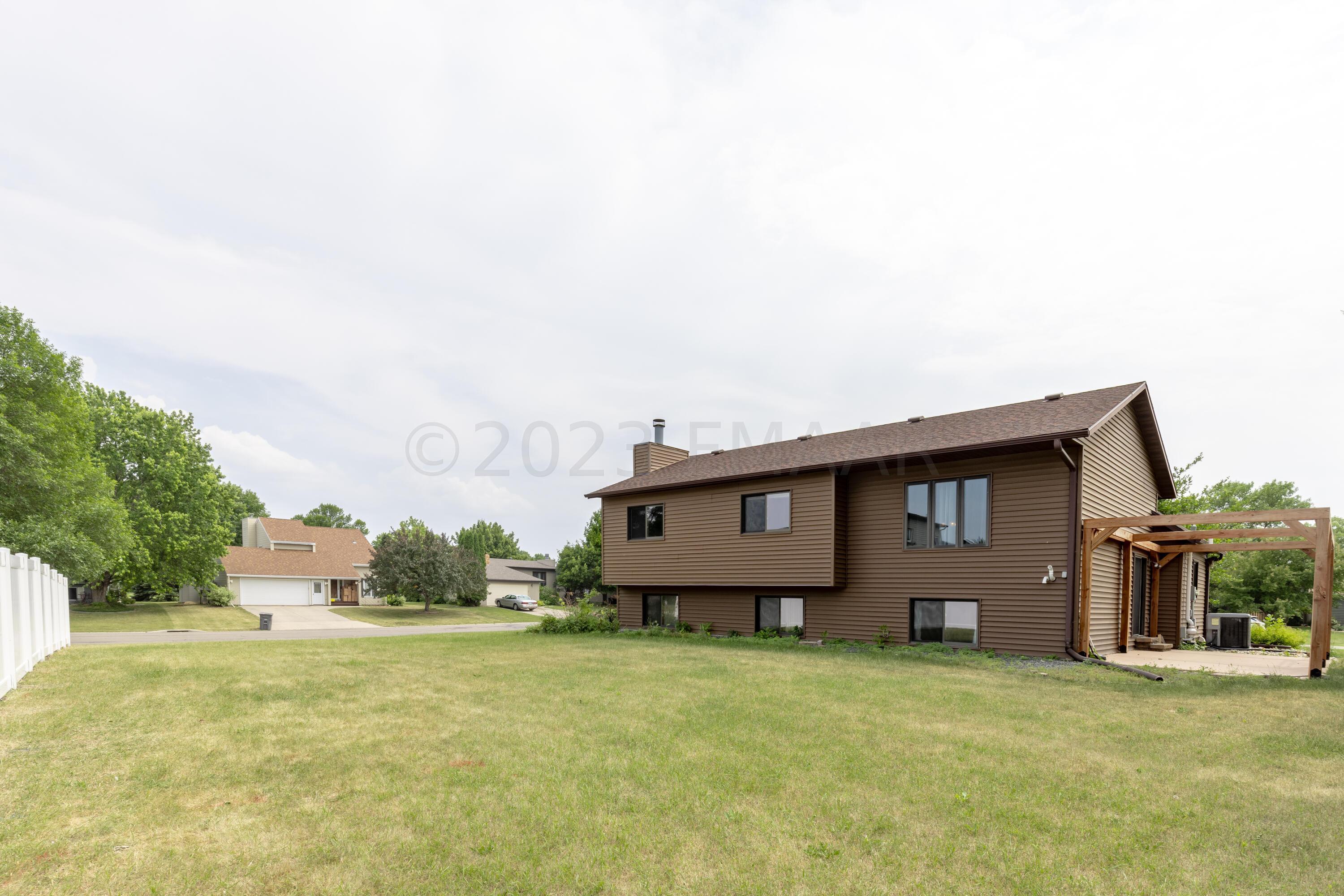 2736 Village Green Dr