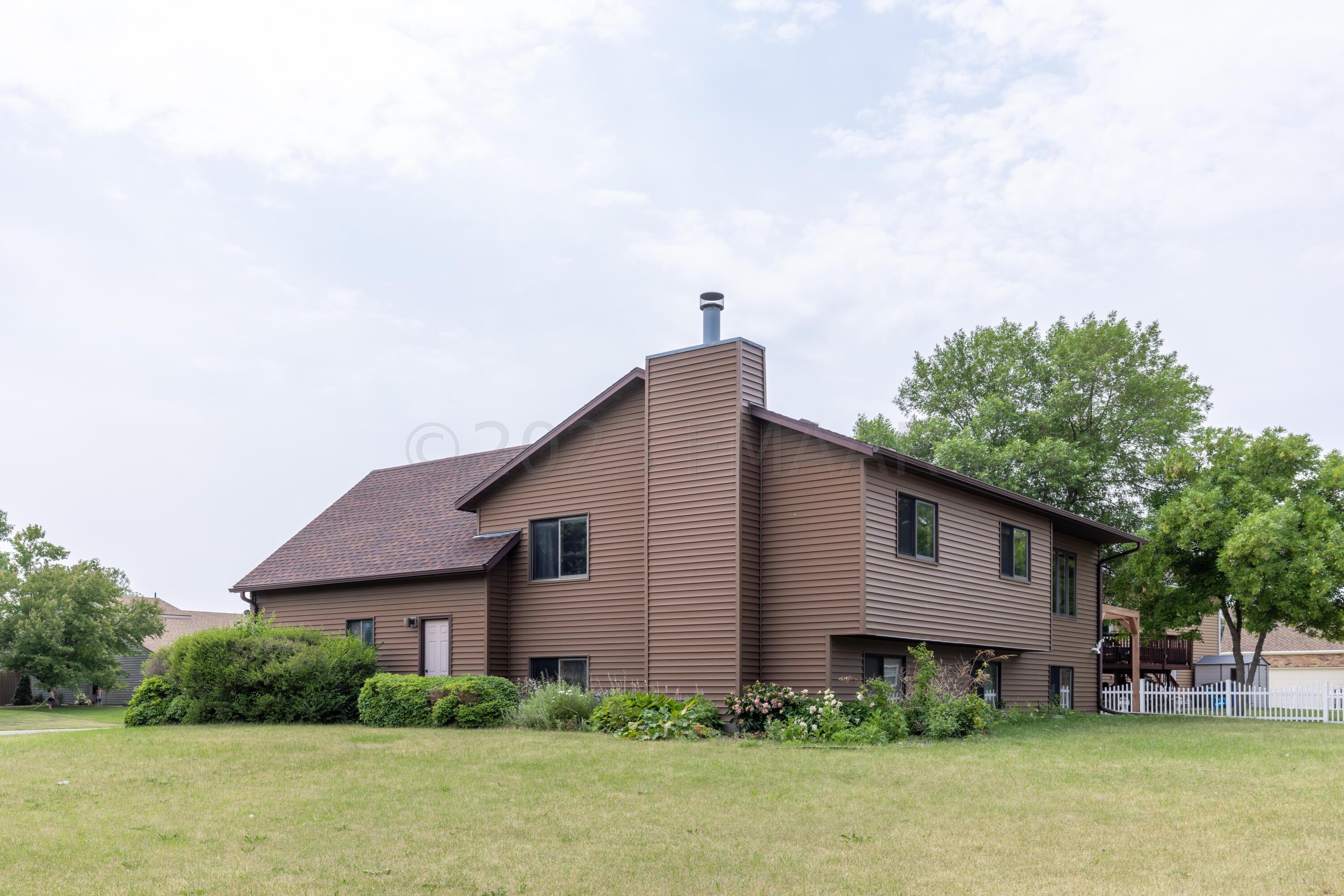 2736 Village Green Dr