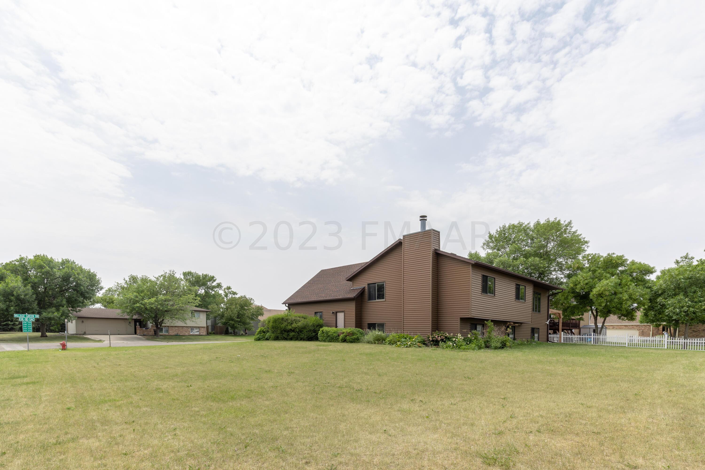 2736 Village Green Dr