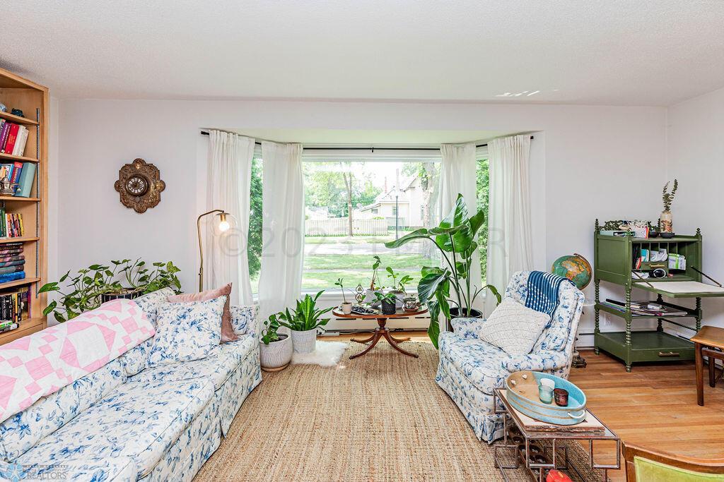 Bright Living Room w Hardwood Floors