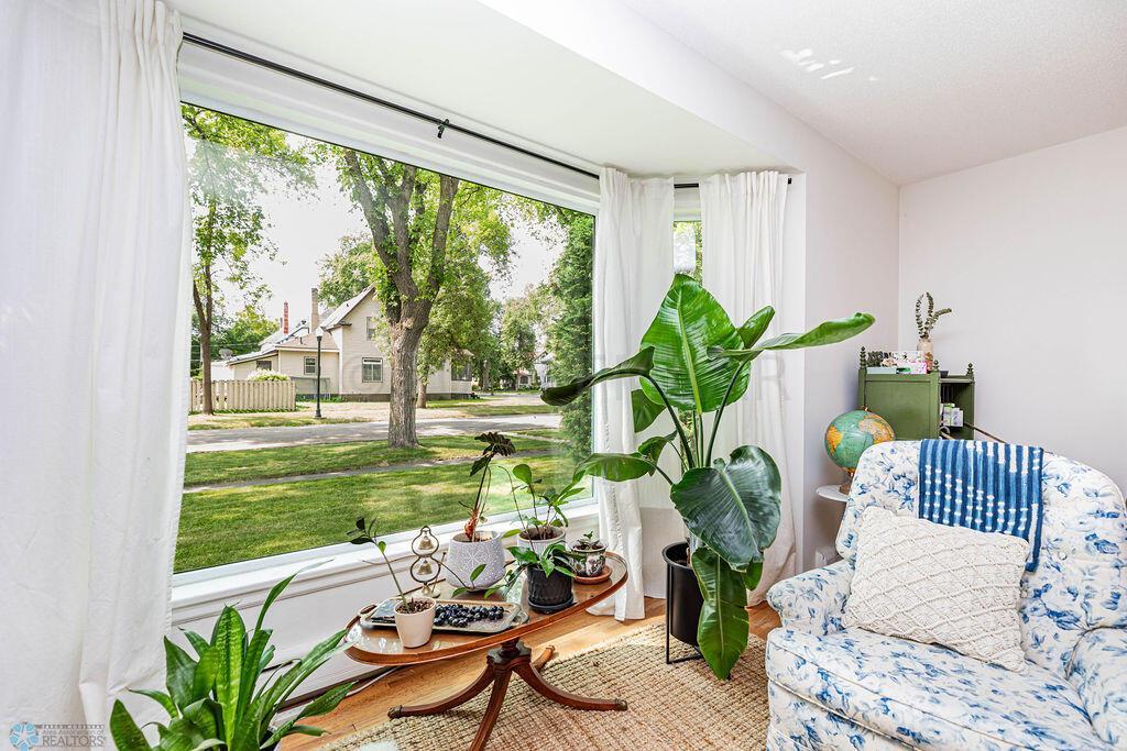 Wonderful Big Front Window