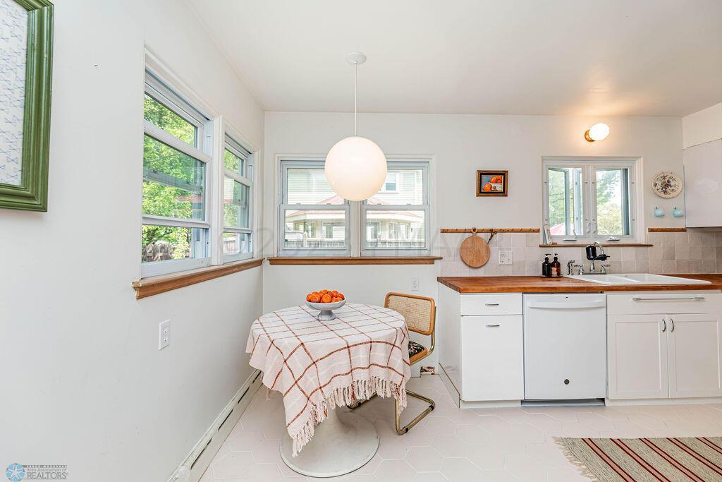 Bright Kitchen Sitting Area