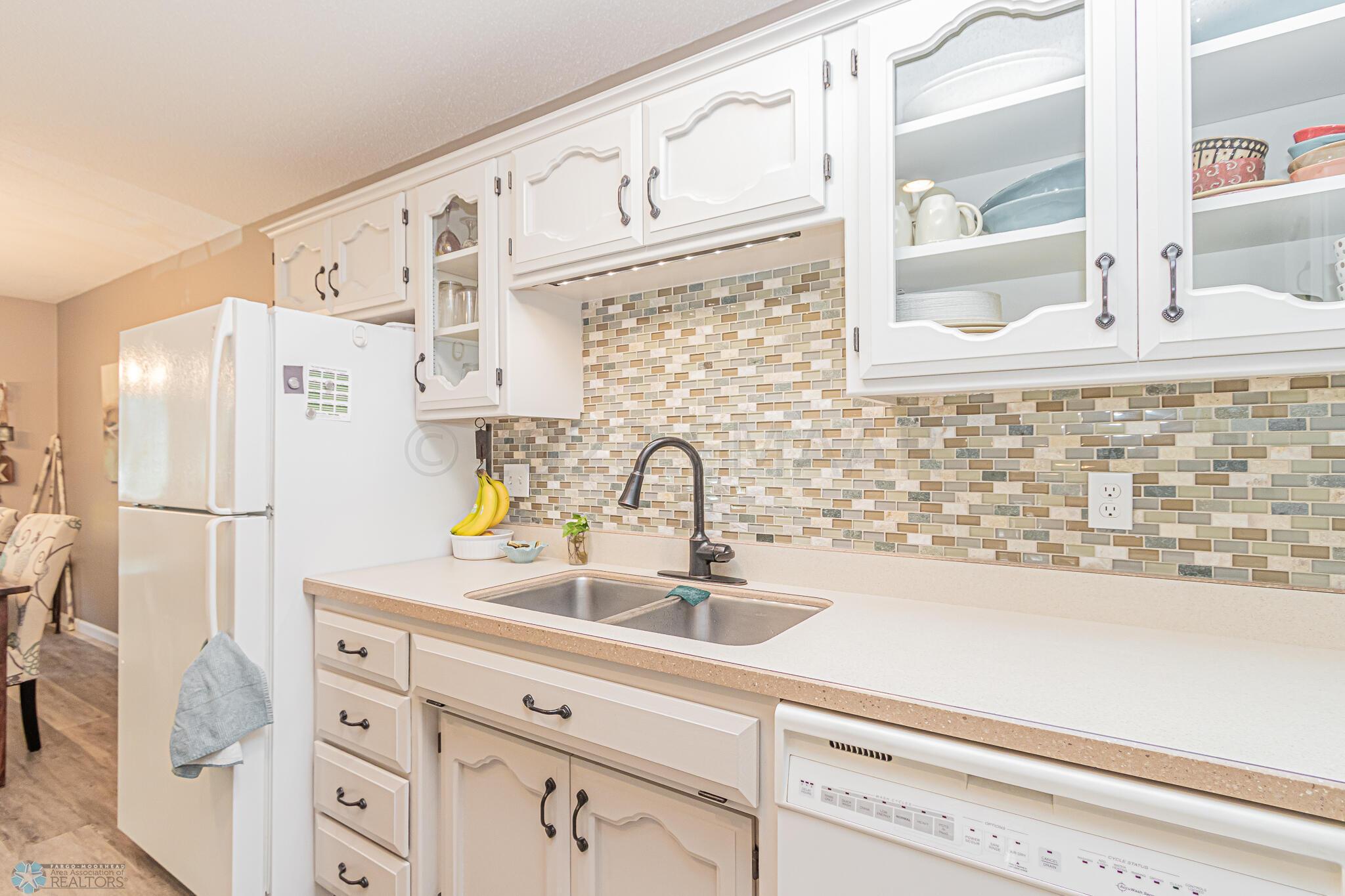 1 PRAIRIEWOOD Crossing S, Fargo, ND 5810