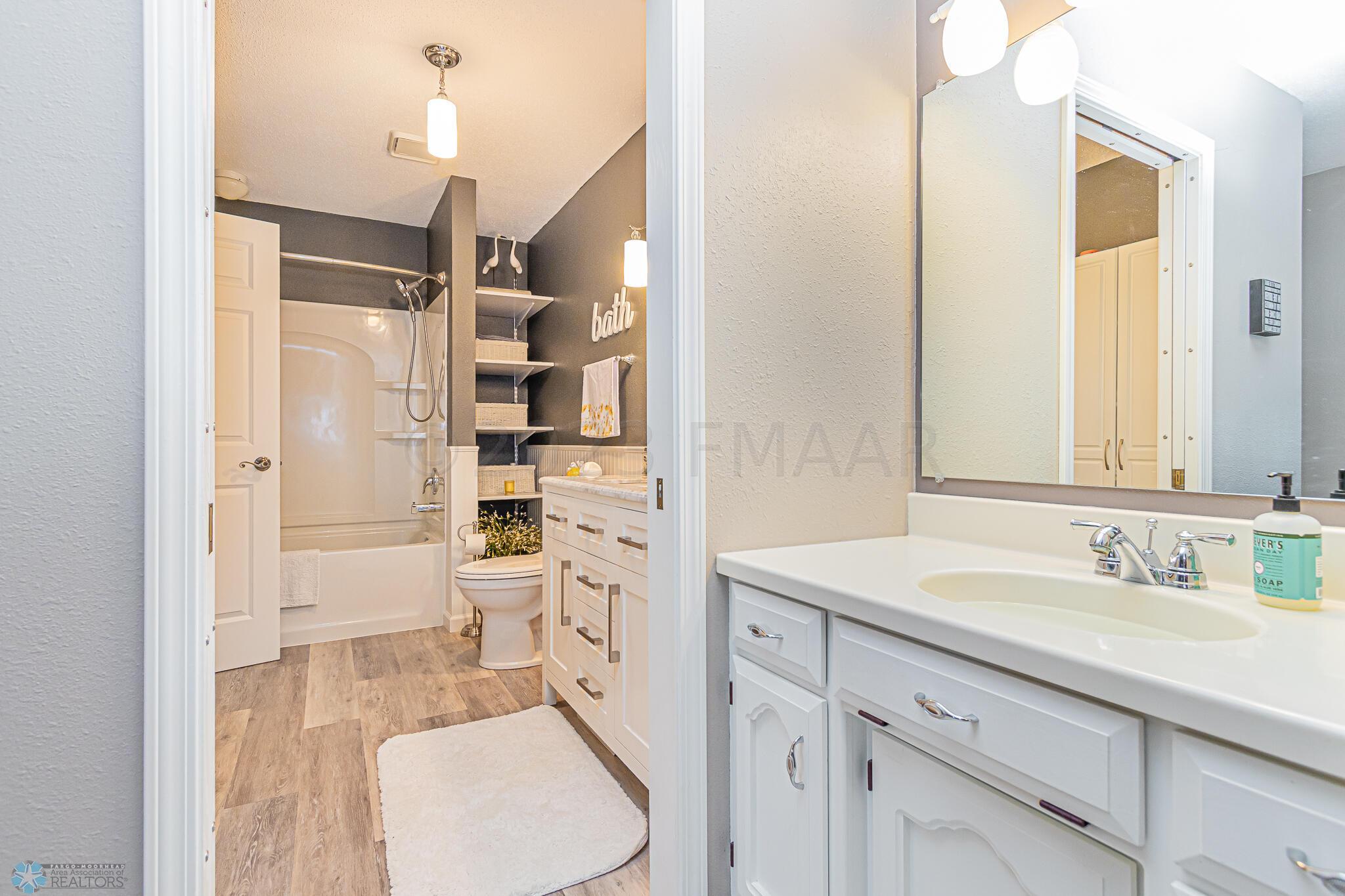 1 PRAIRIEWOOD Crossing S, Fargo, ND 5810