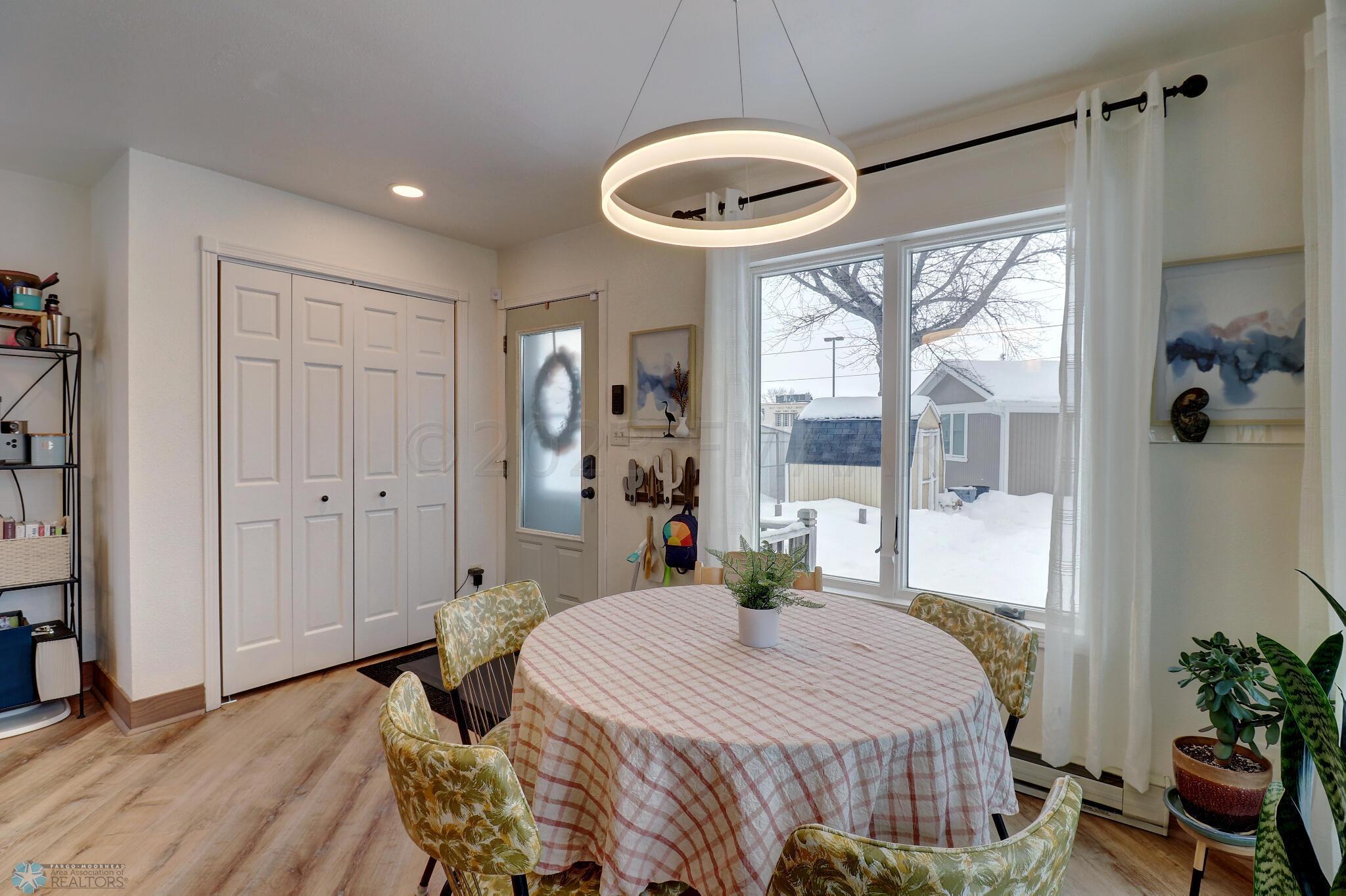 Dining Area1_0