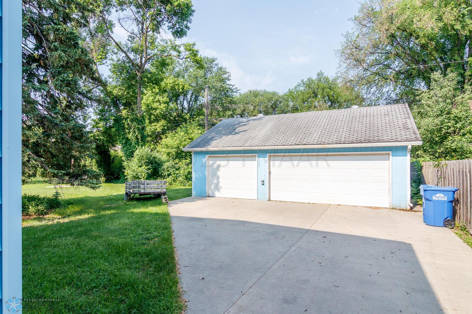 Huge Triple Garage