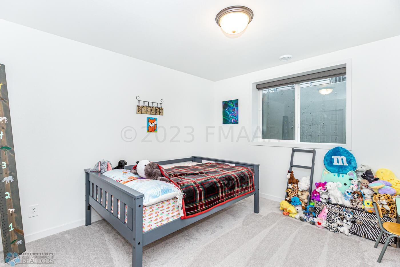 Home-32 (3)