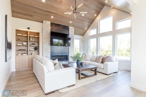 9273 DIDRICK Drive, Horace, ND 58047