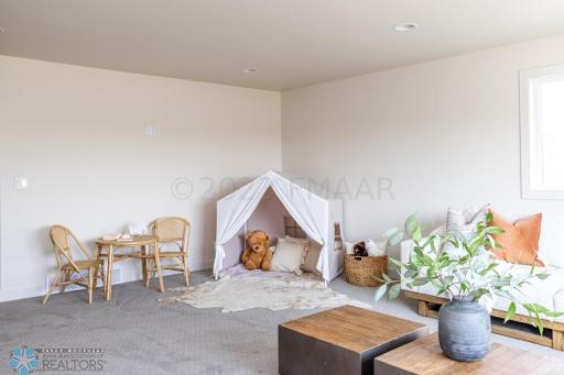 9273 DIDRICK Drive, Horace, ND 58047