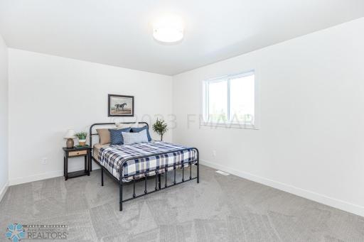 9273 DIDRICK Drive, Horace, ND 58047