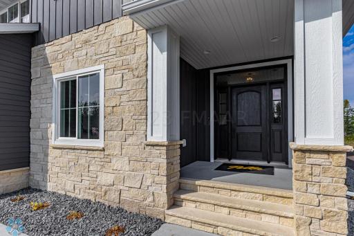 9273 DIDRICK Drive, Horace, ND 58047