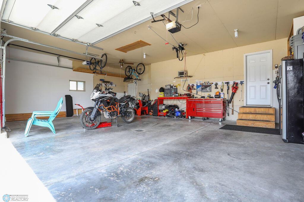 3 stall Garage