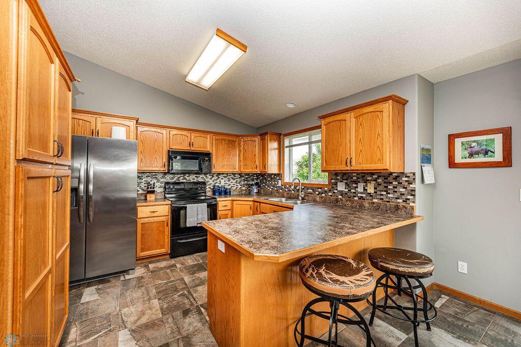 Great Kitchen with Extra Cabinets