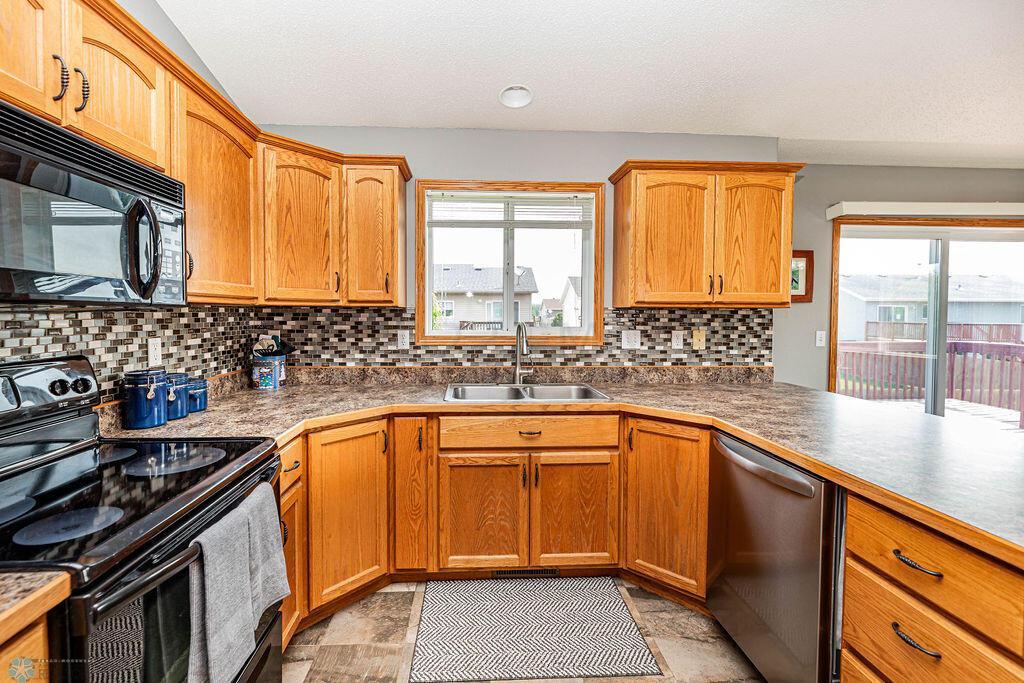 Nice Woodwork, Backsplash