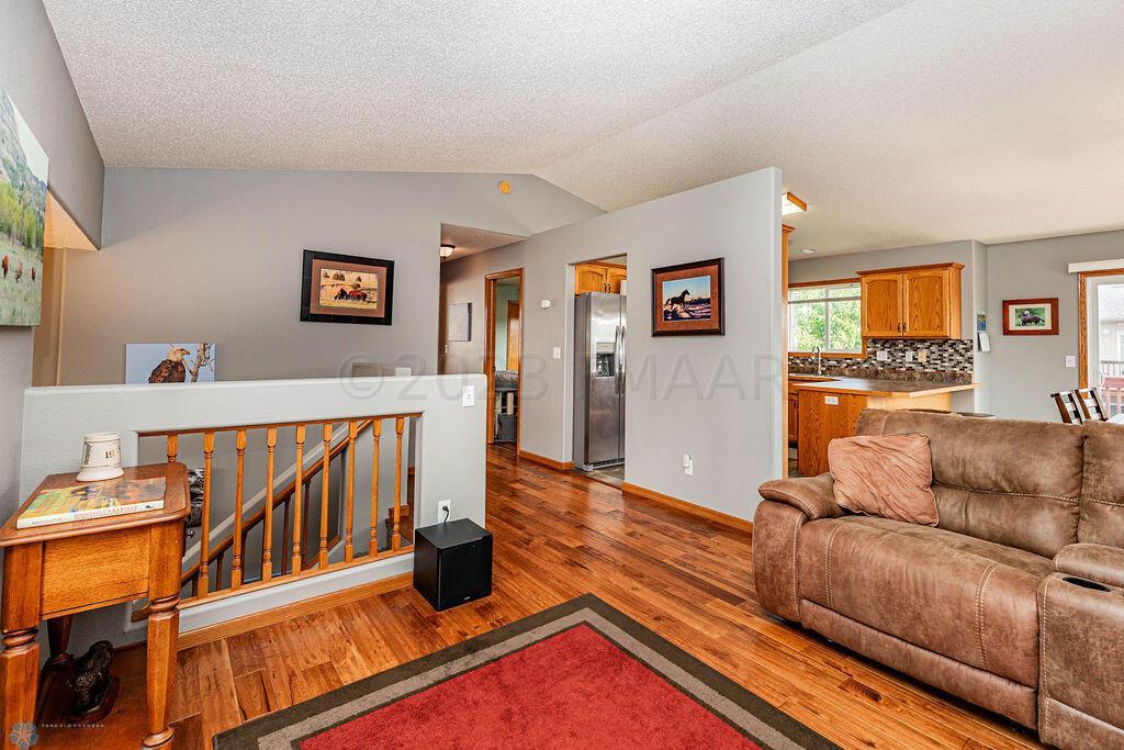 Nice Upper Lvl with Vaulted Ceiling