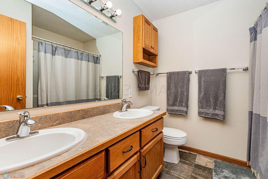 Upper Full Bathroom