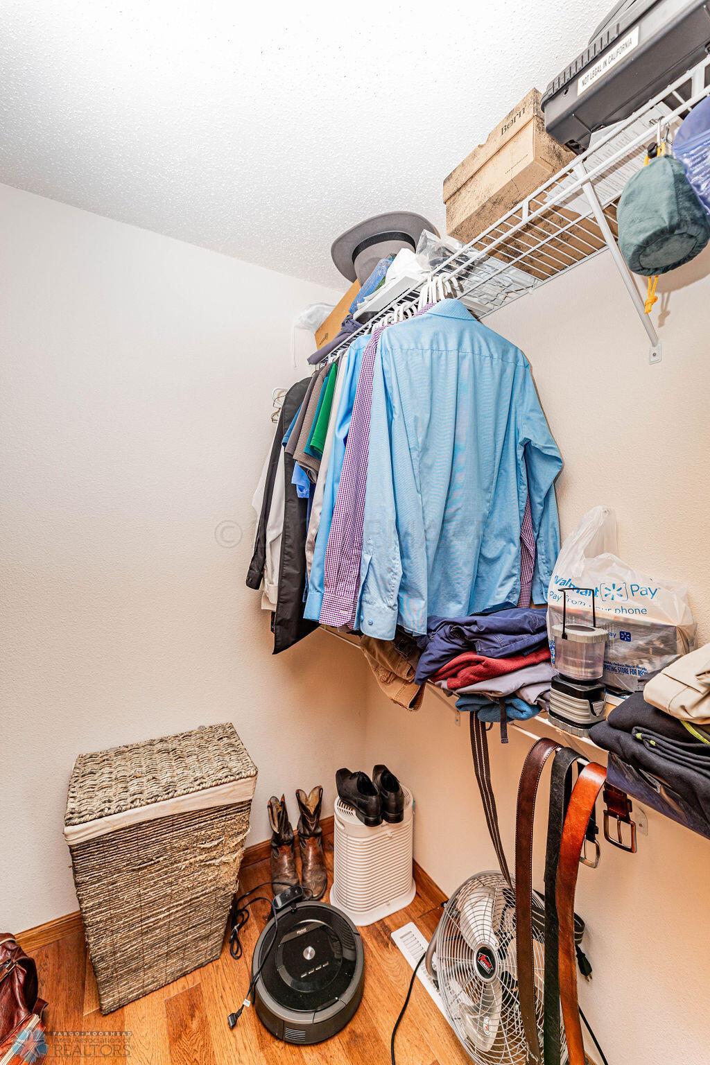 Main Bdrm Walkin Closet