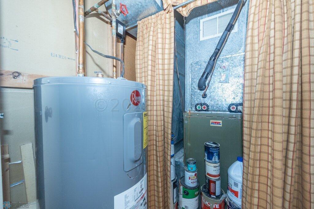Lower utility room