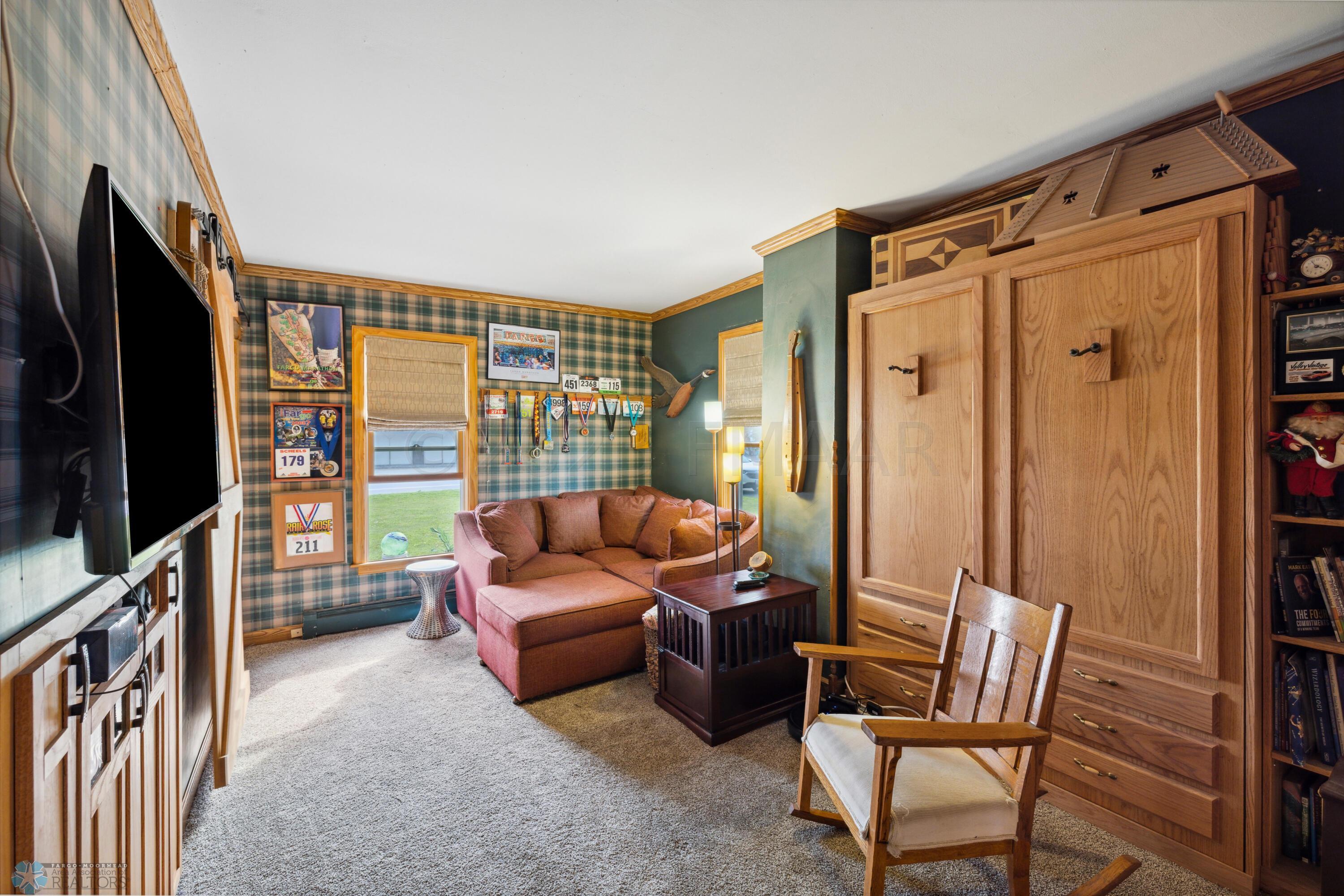 Den or 5th Bedroom