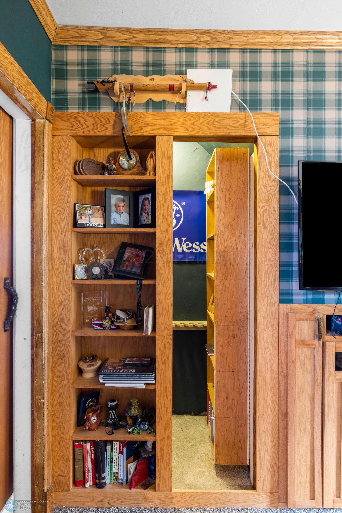 Hidden safe in Den