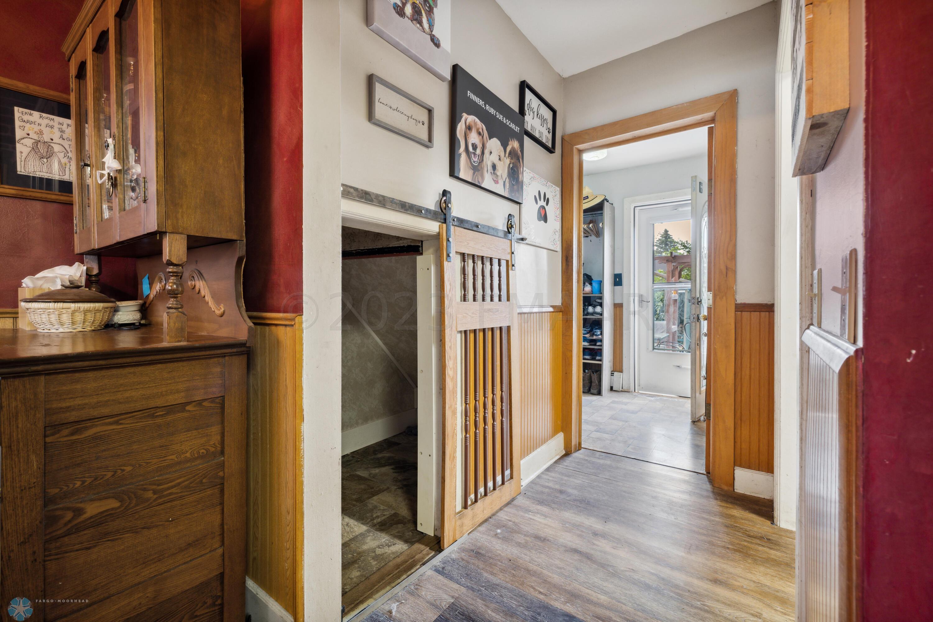 Built in pet kennel