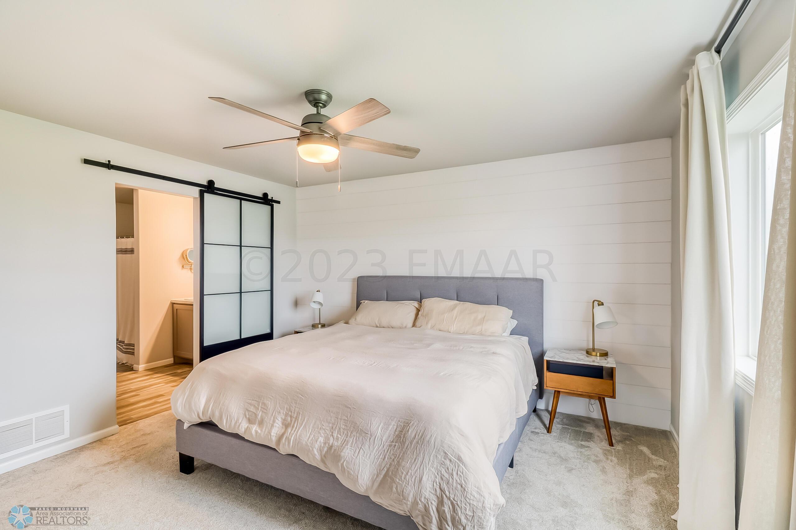 Primary Bedroom1_3