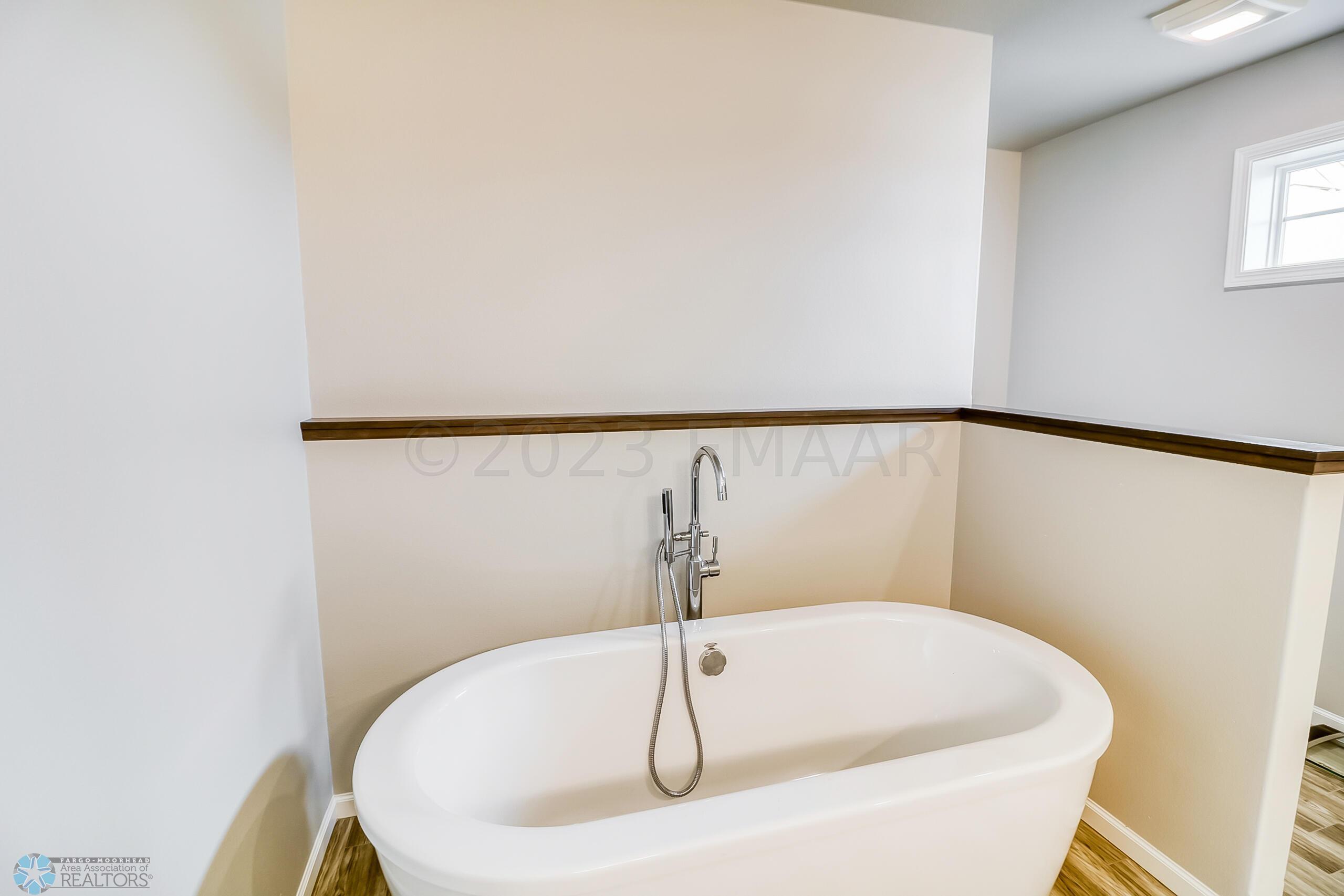 Primary Bathroom1_4