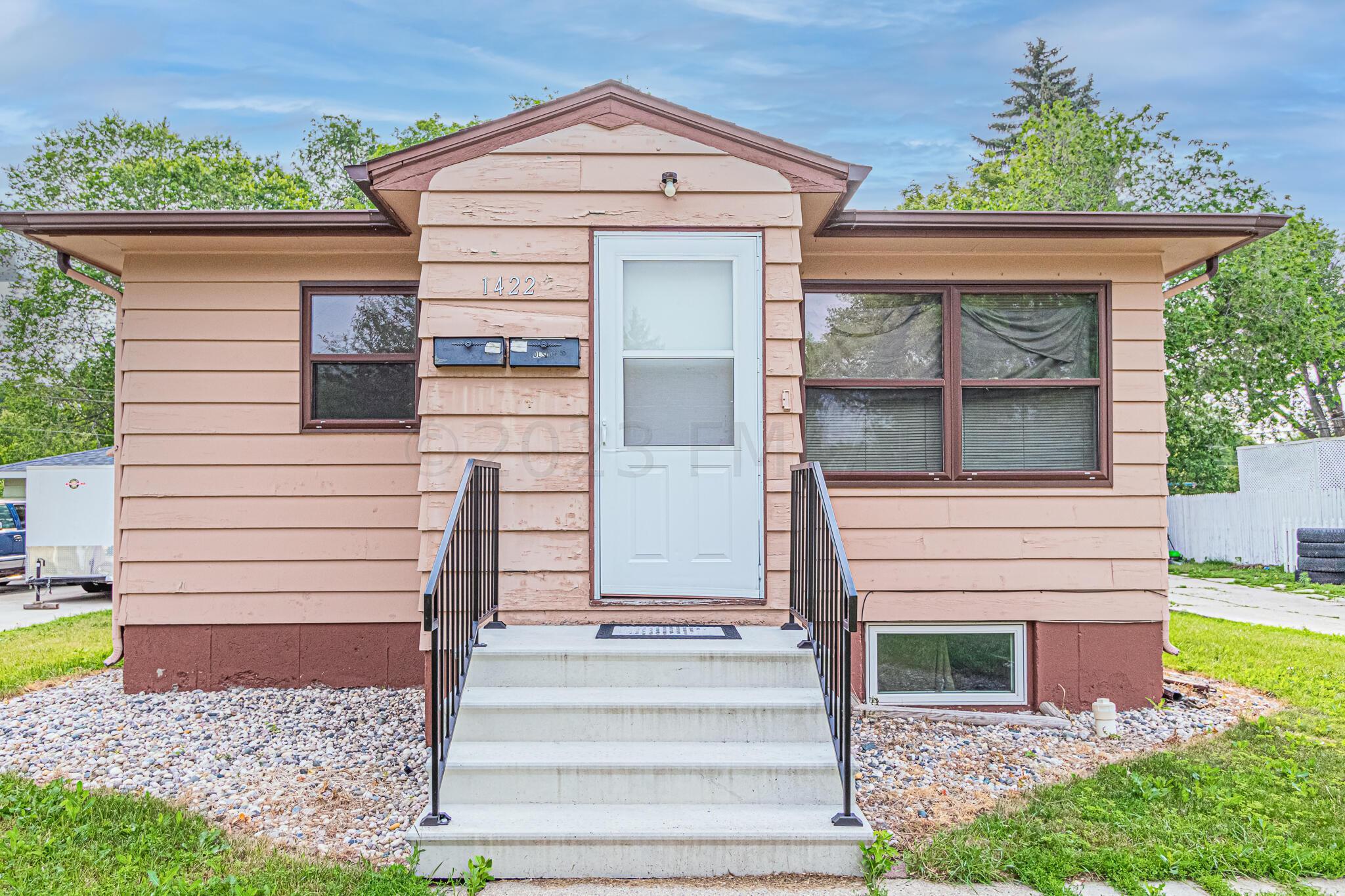 1422-1424 15 Street S, Fargo, ND 58103-1