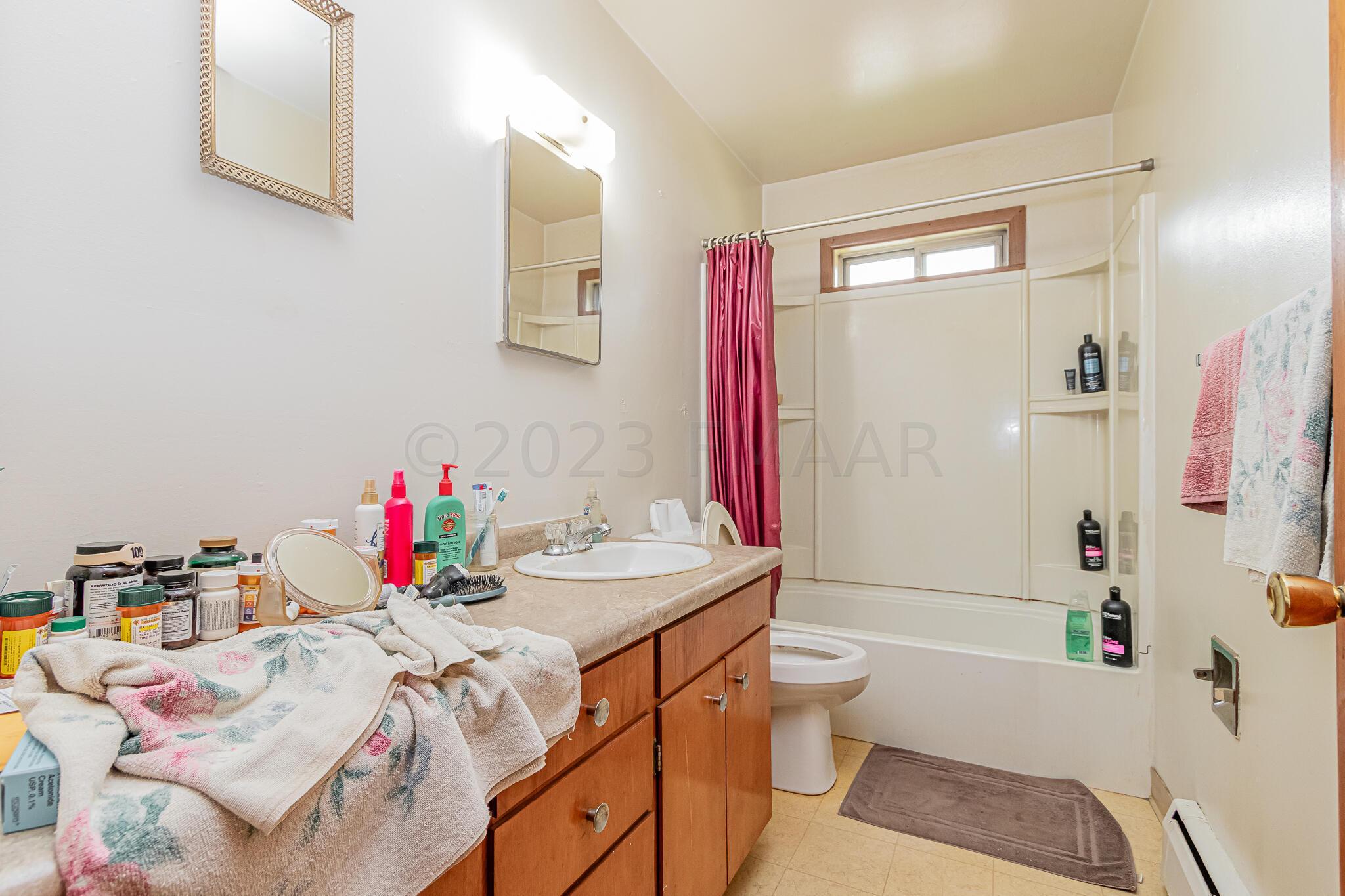 1422-1424 15 Street S, Fargo, ND 58103-0