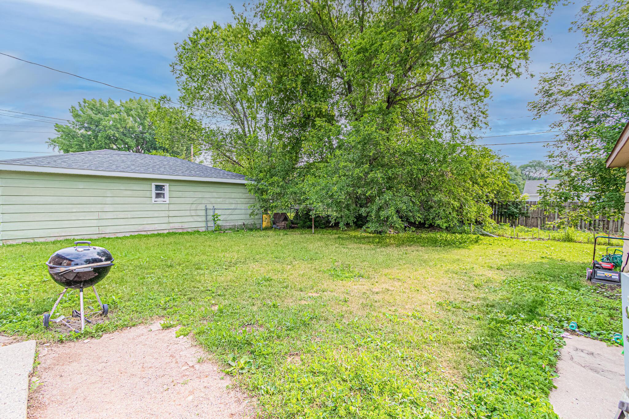 1422-1424 15 Street S, Fargo, ND 58103-1