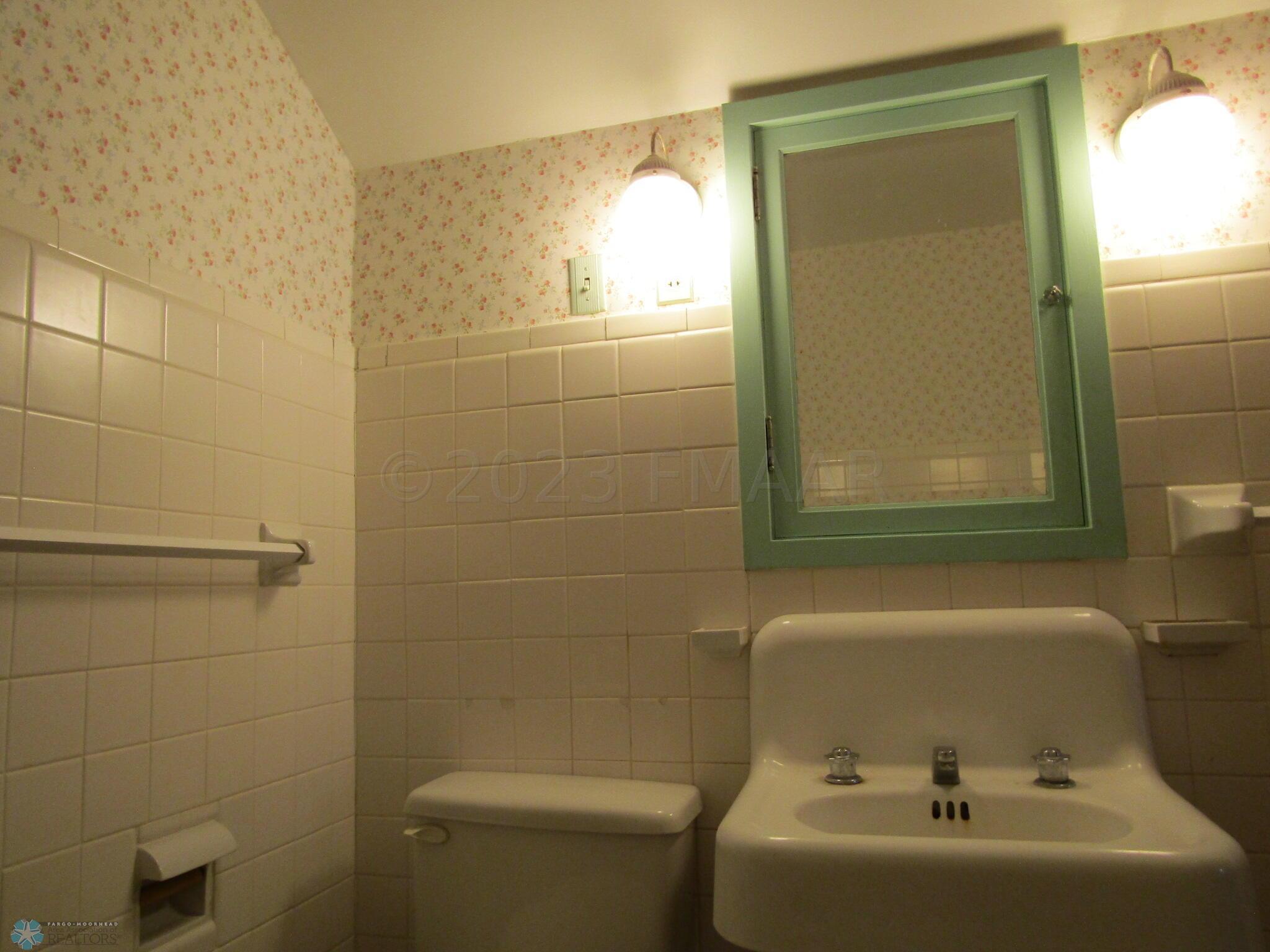 Upper bath