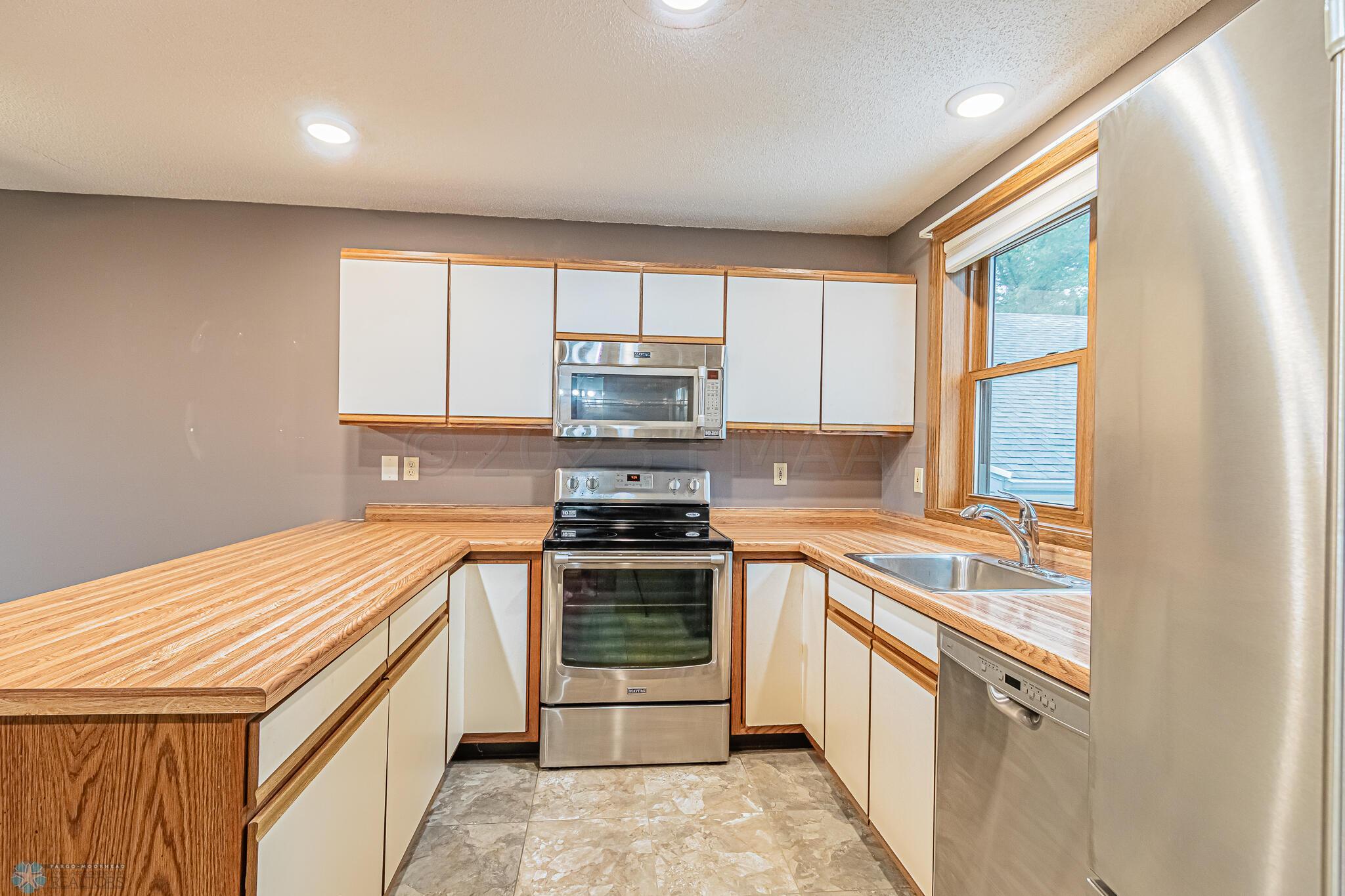 2722 32nd St S, Moorhead, MN 56560-06