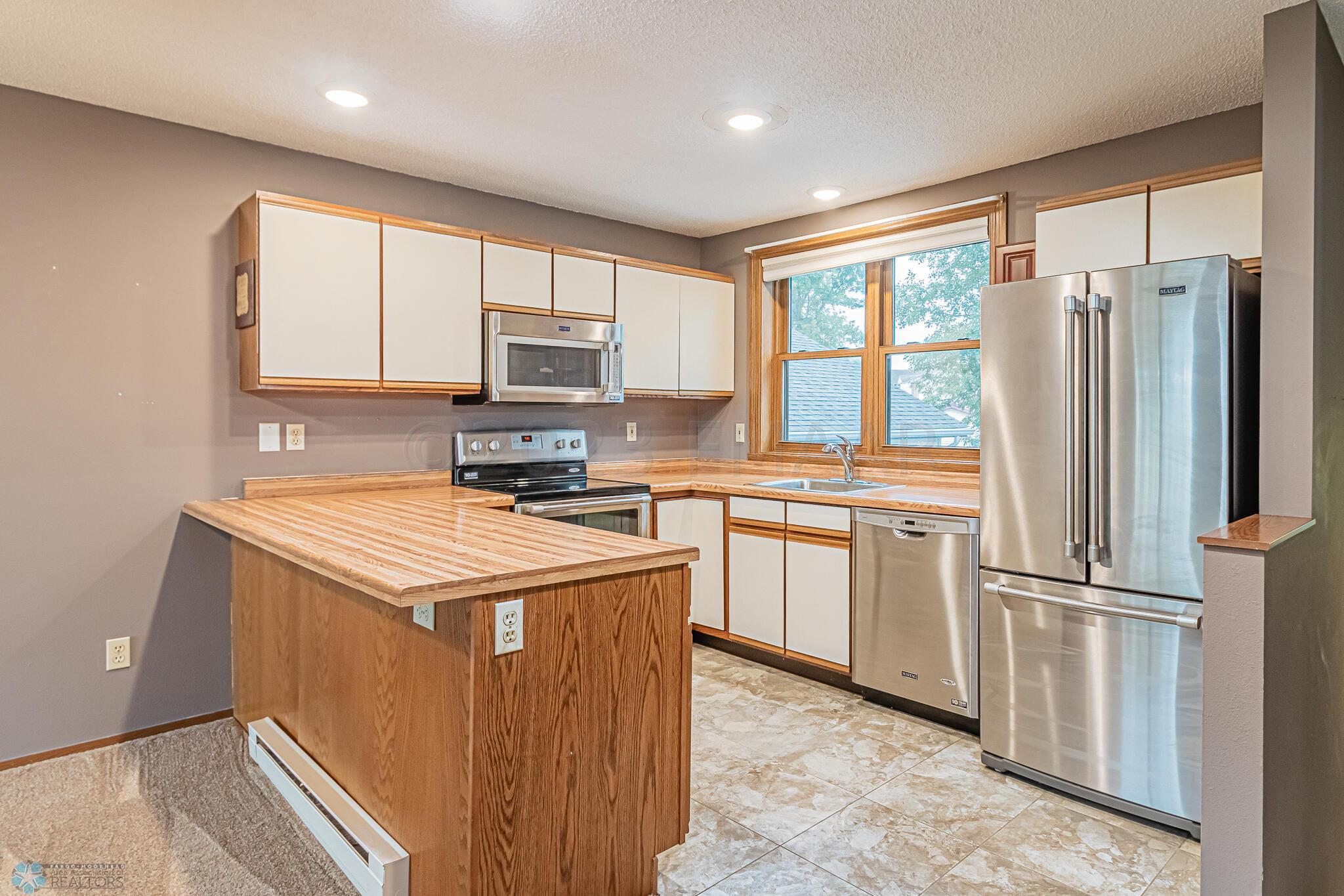 2722 32nd St S, Moorhead, MN 56560-04 -