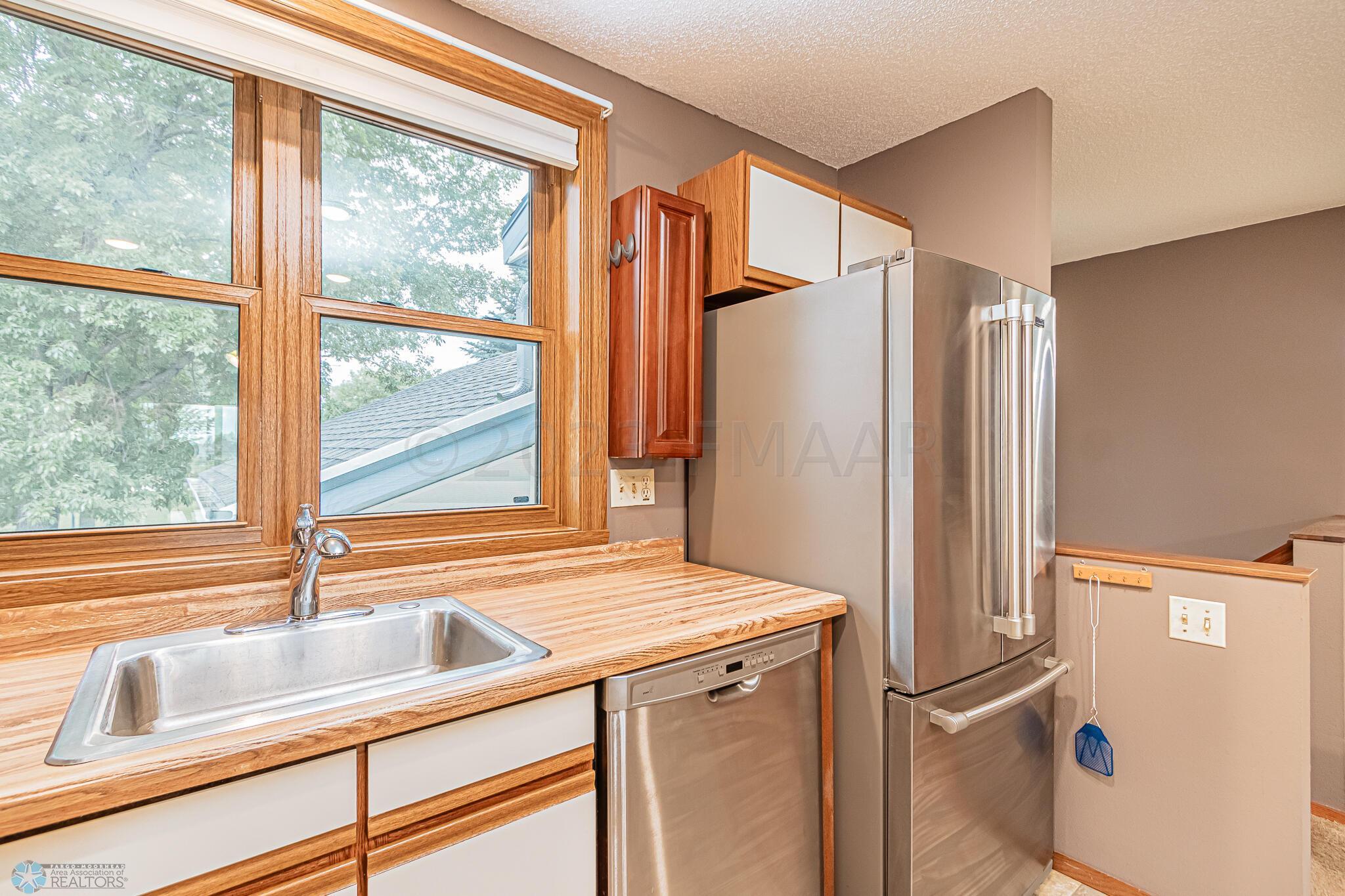 2722 32nd St S, Moorhead, MN 56560-08 -