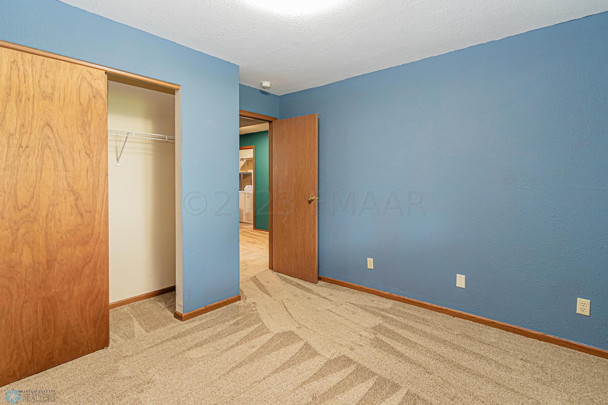 2722 32nd St S, Moorhead, MN 56560-17 -