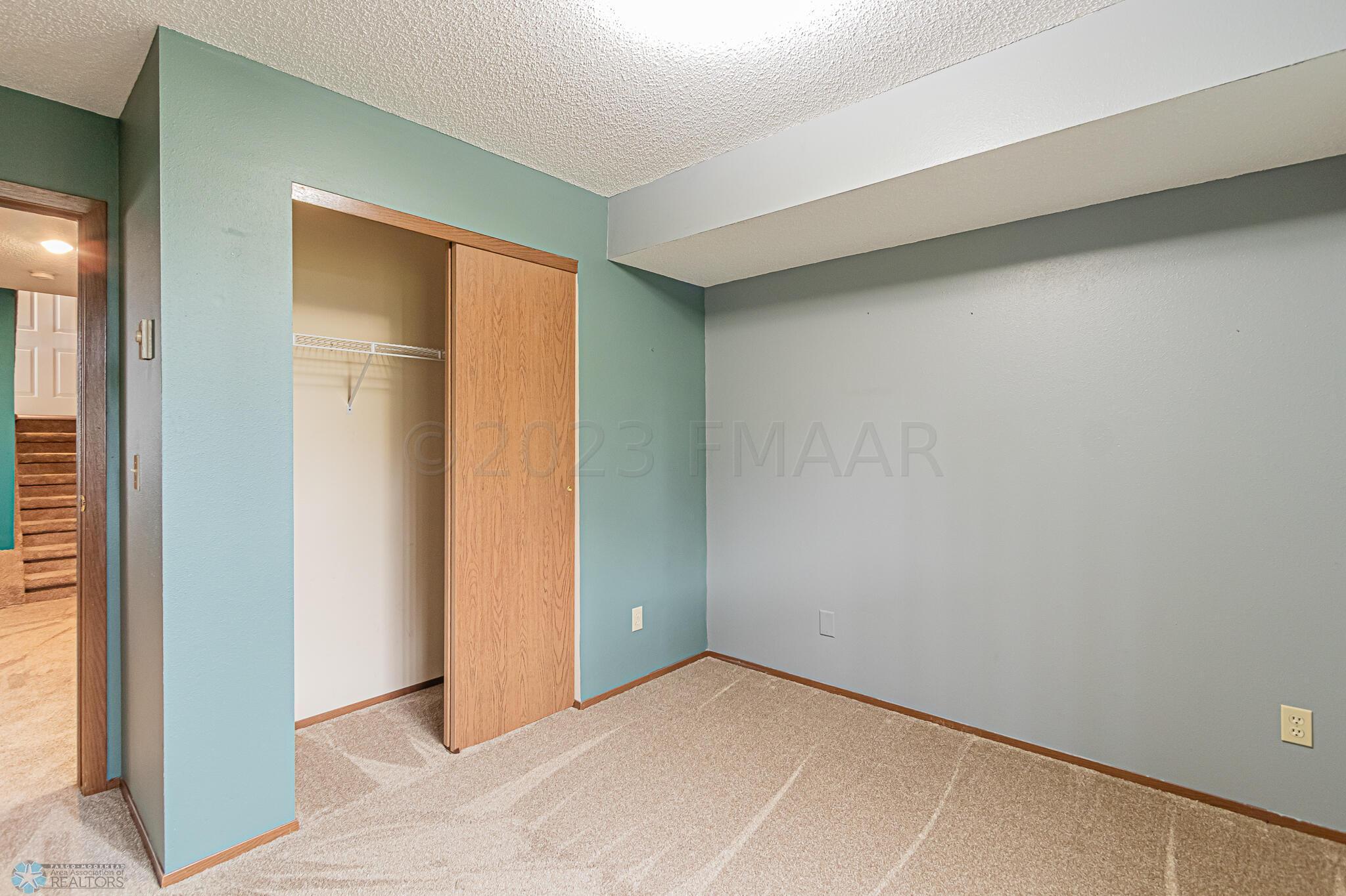2722 32nd St S, Moorhead, MN 56560-18 -