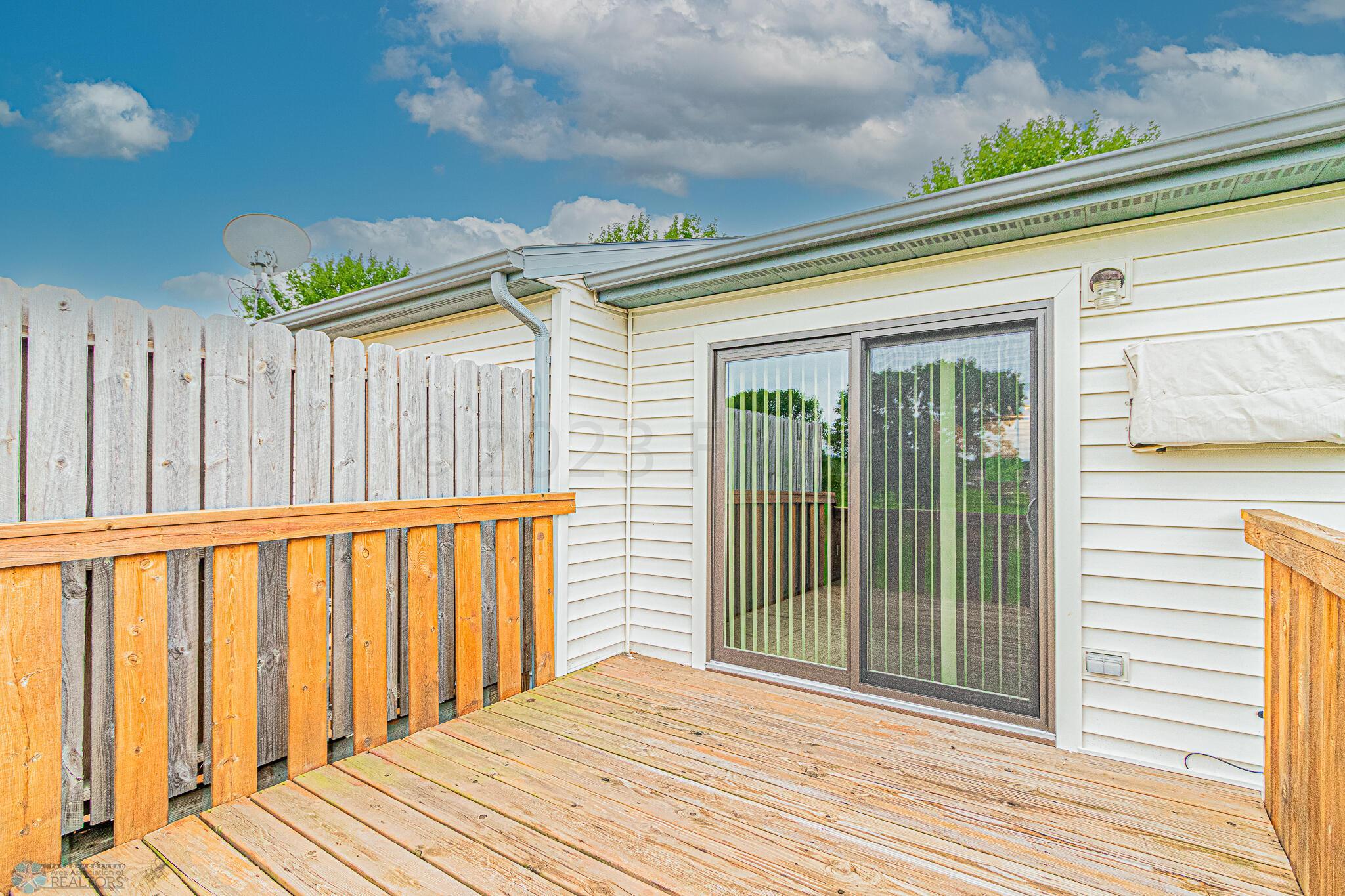 2722 32nd St S, Moorhead, MN 56560-32 -