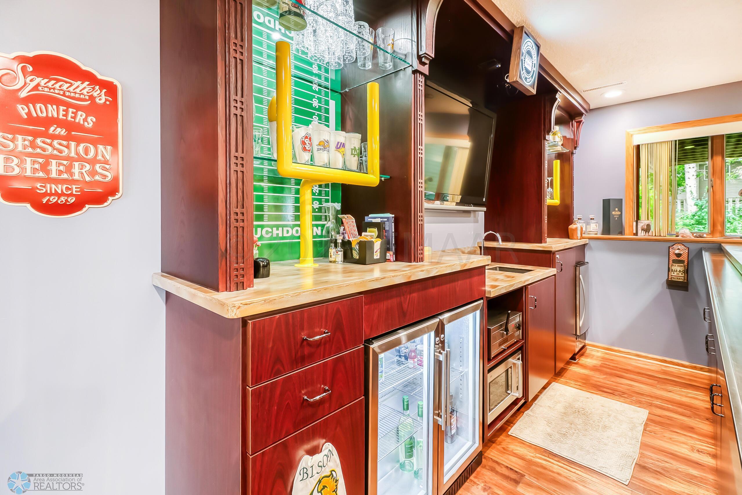 Basement Bar1_4