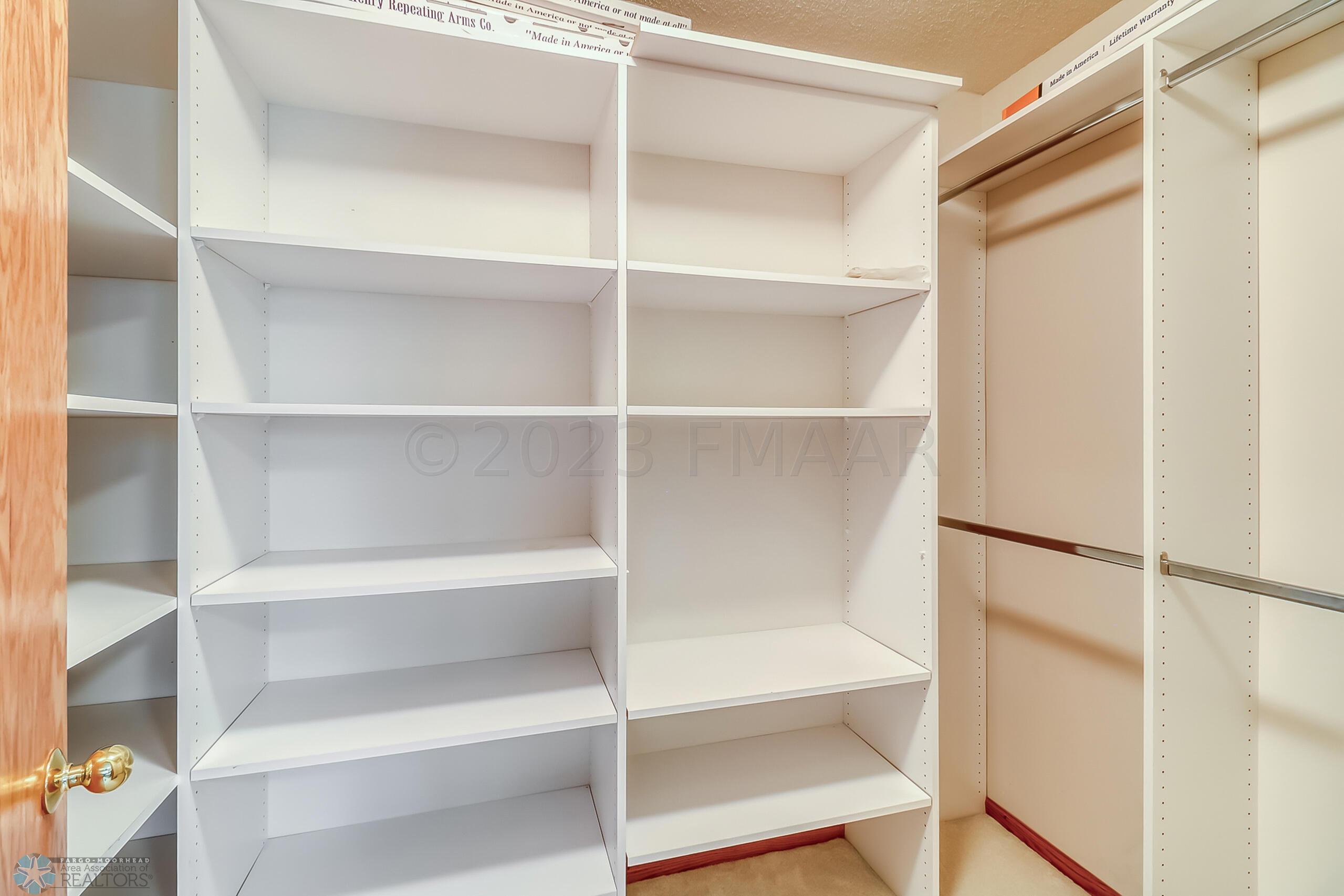 Bedroom2_closet