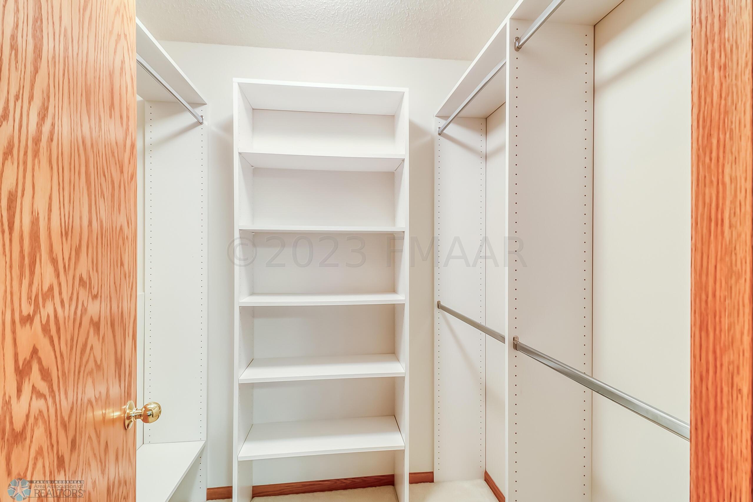 Bedroom3_closet