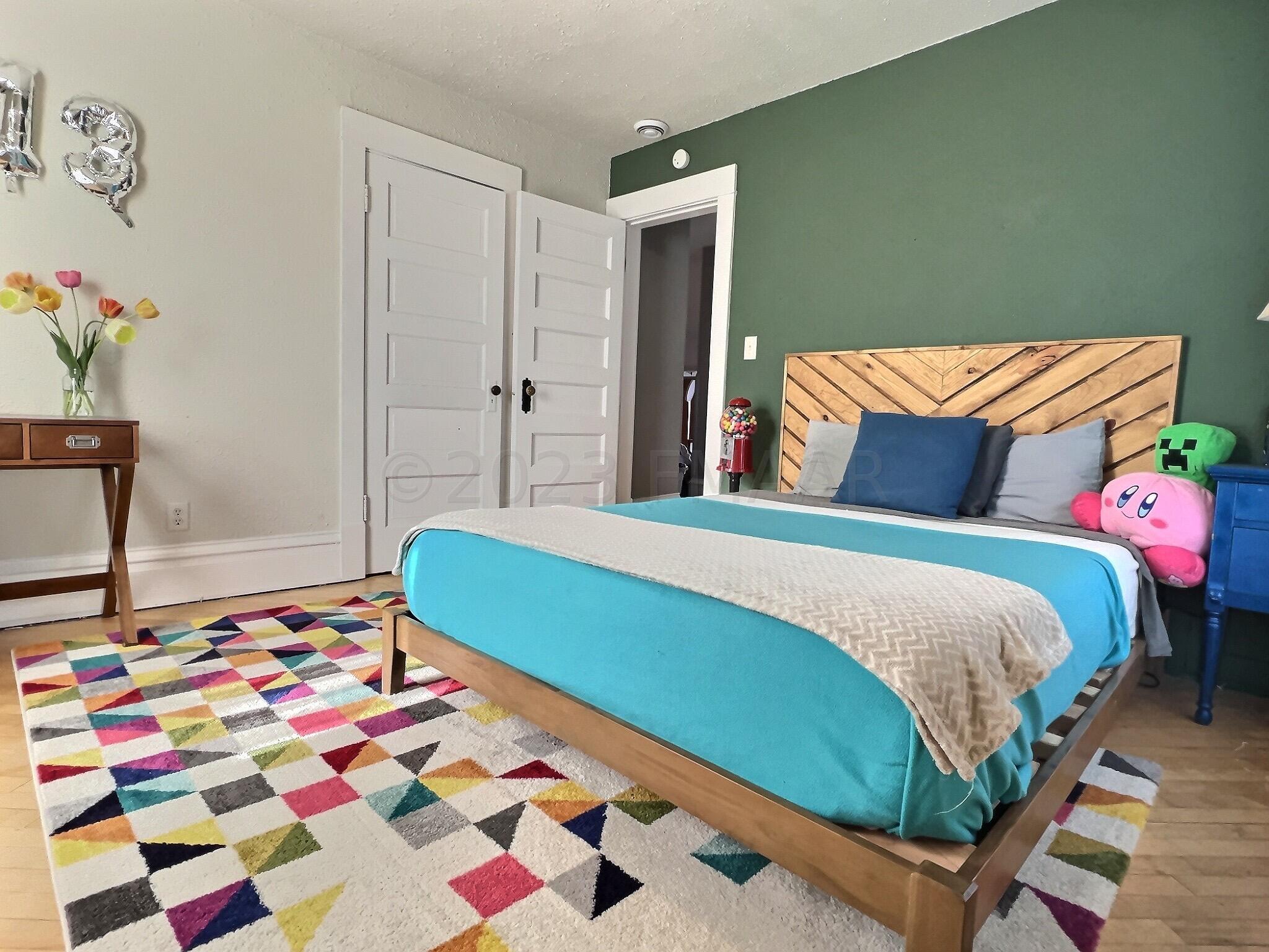2nd bedroom